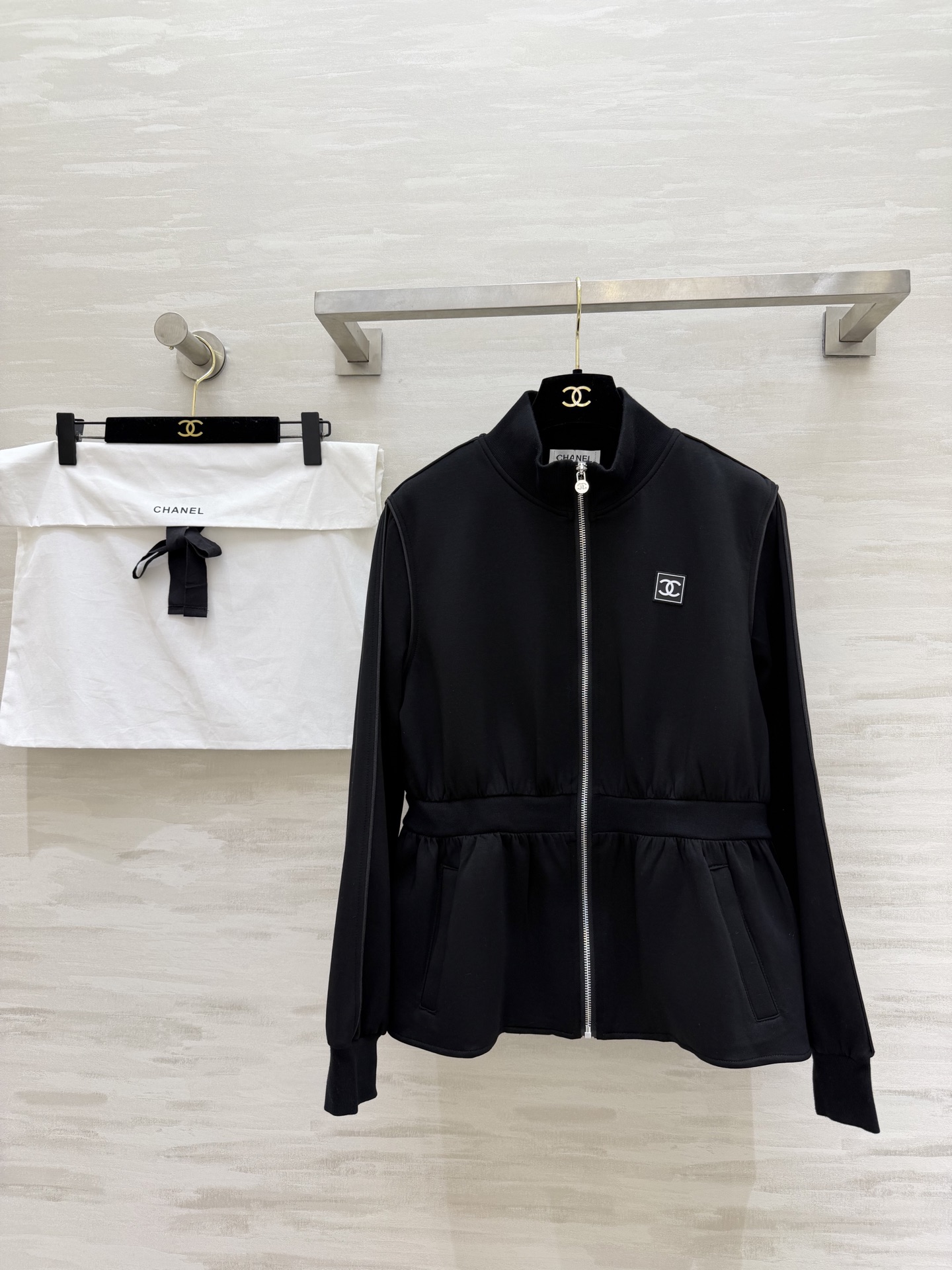 #Chane♡²⁶小立领收腰外套 太戳我了✨立领设计 腰部荷叶边收腰甜酷感拉满 上身显瘦又灵动双C小标低