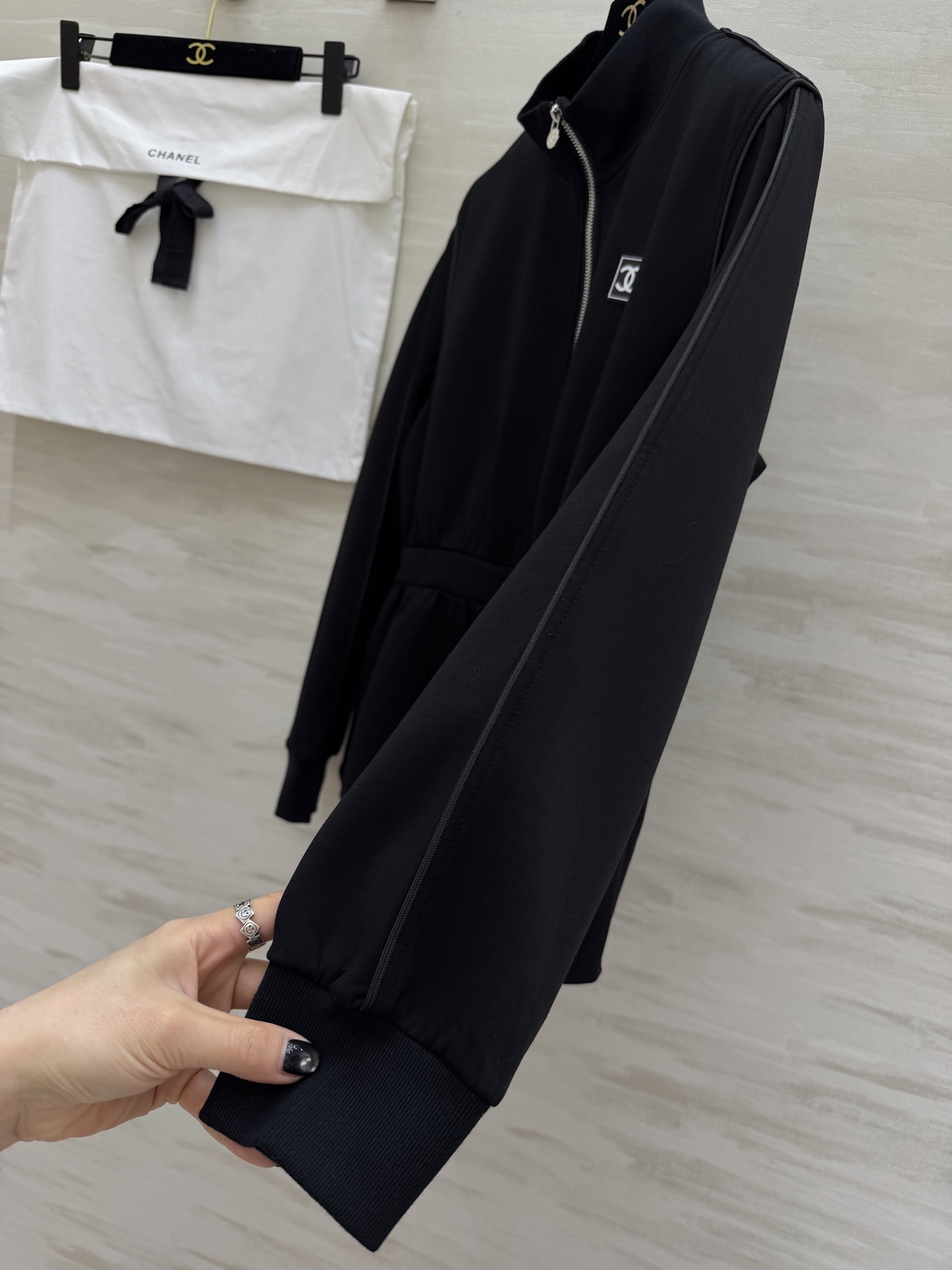 #Chane♡²⁶小立领收腰外套 太戳我了✨立领设计 腰部荷叶边收腰甜酷感拉满 上身显瘦又灵动双C小标低