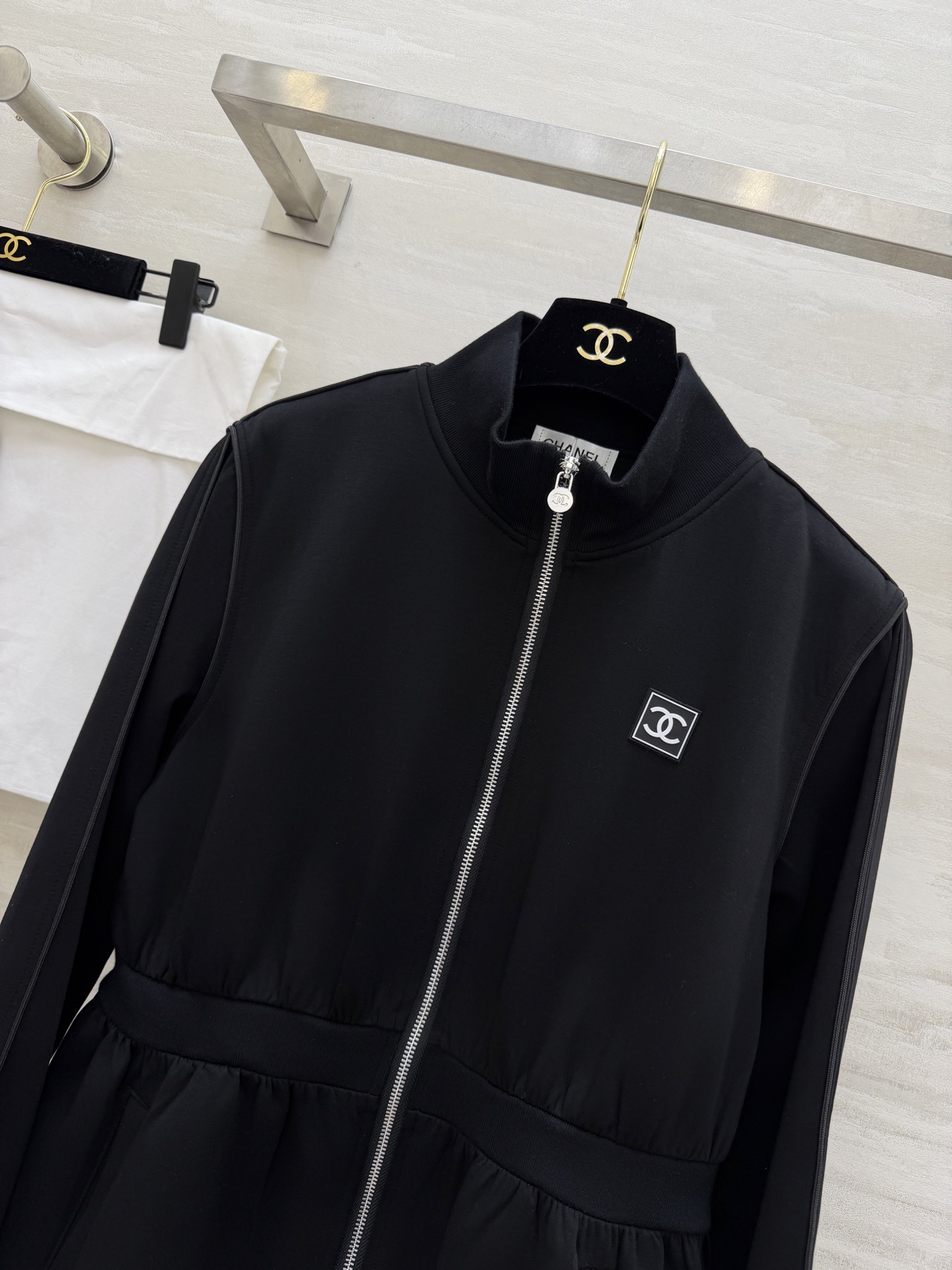 #Chane♡²⁶小立领收腰外套 太戳我了✨立领设计 腰部荷叶边收腰甜酷感拉满 上身显瘦又灵动双C小标低