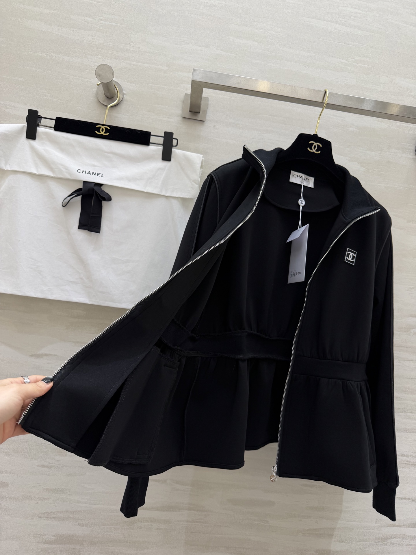 #Chane♡²⁶小立领收腰外套 太戳我了✨立领设计 腰部荷叶边收腰甜酷感拉满 上身显瘦又灵动双C小标低