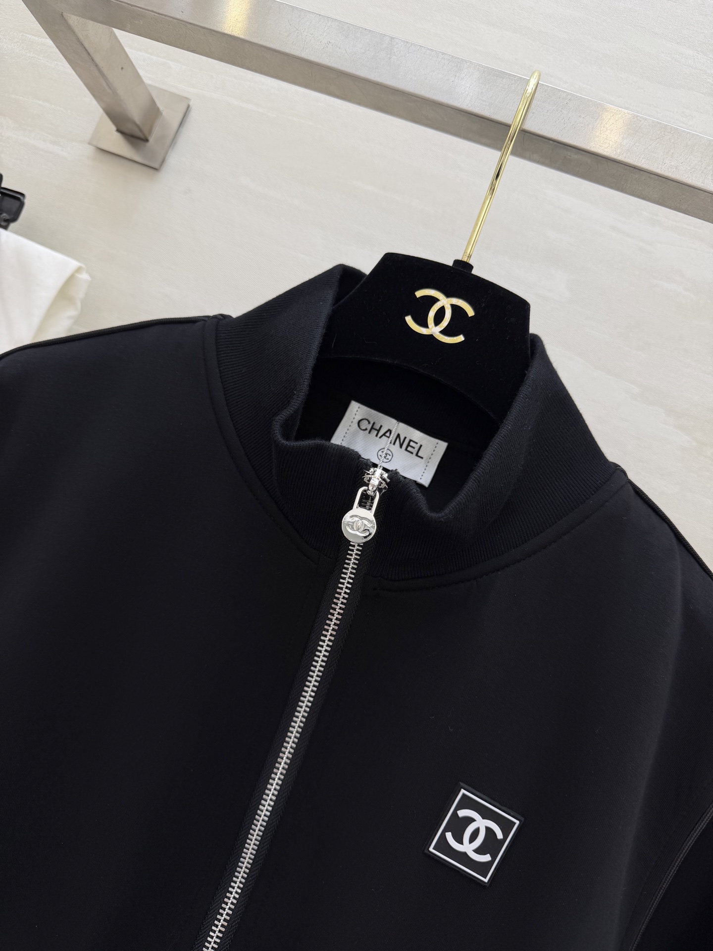 #Chane♡²⁶小立领收腰外套 太戳我了✨立领设计 腰部荷叶边收腰甜酷感拉满 上身显瘦又灵动双C小标低