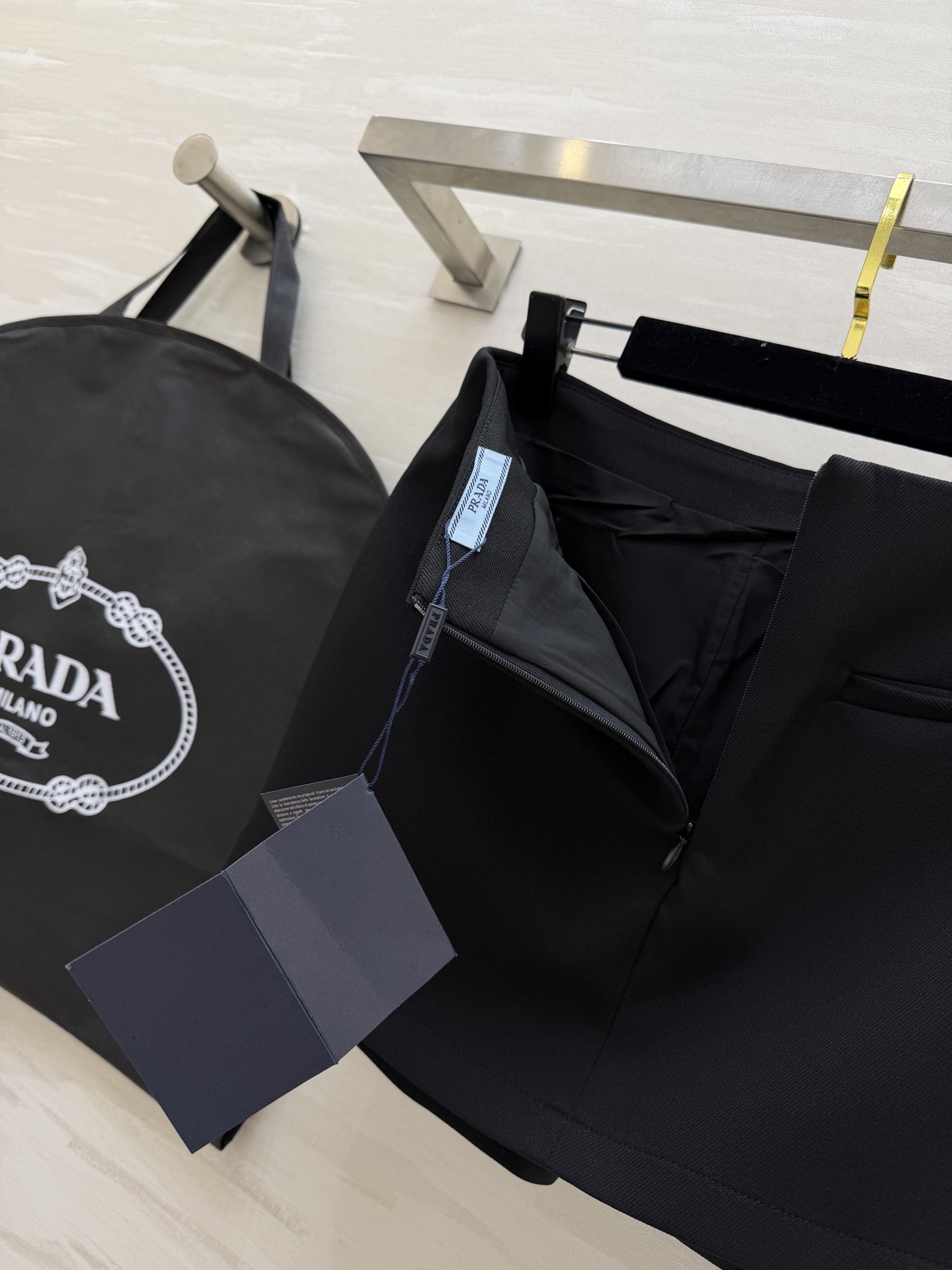 #Prad♡新款裤裙 俏皮时髦 内里防走光安全裤设计 立体剪裁版型 高品质定制 现货首发size：S/M