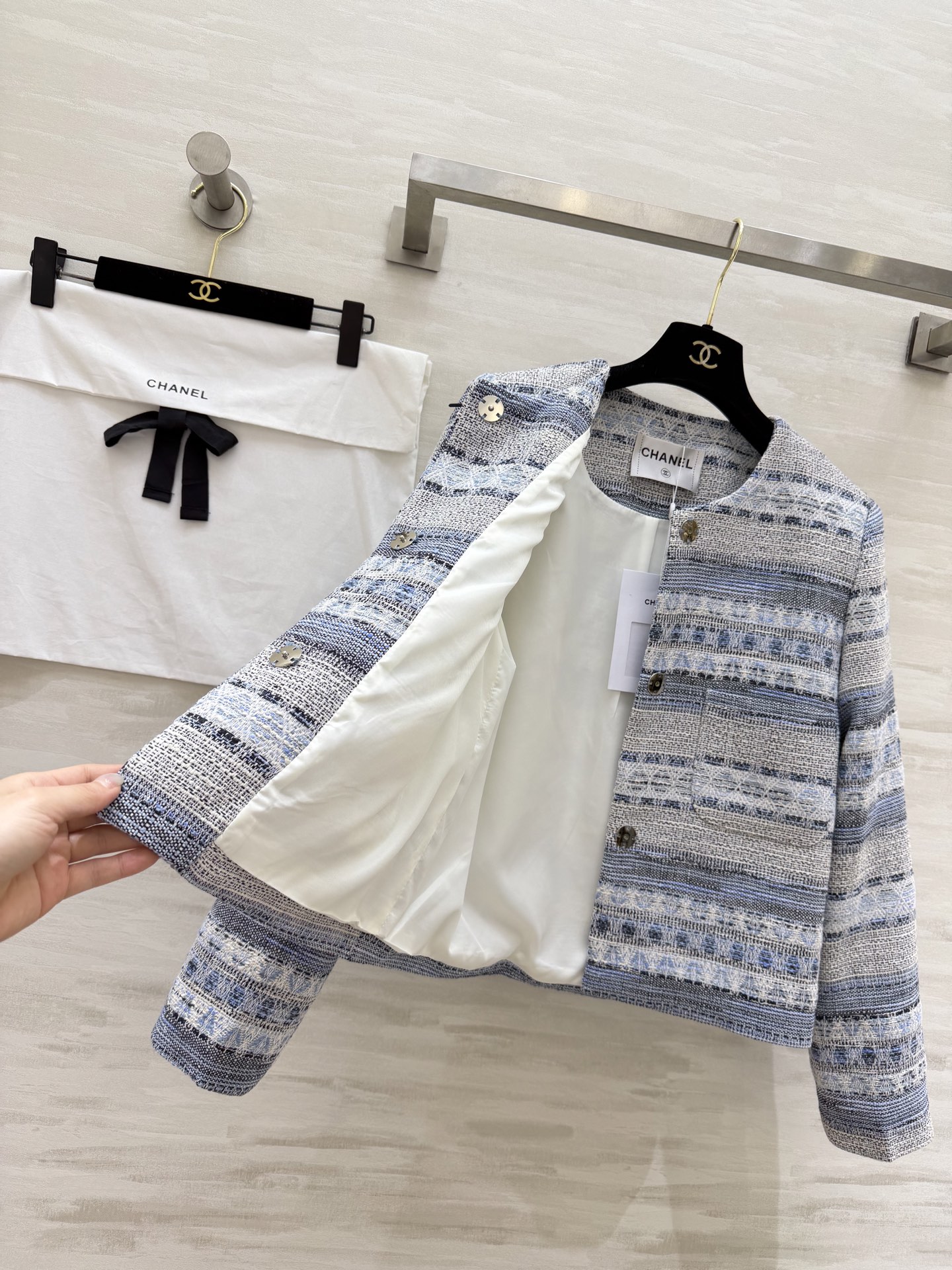 #Chane♡²⁶温柔精致风 编织花呢外套 粉调温柔 蓝调清冷 粗花呢肌理自带高级感 经典香风永不过时 