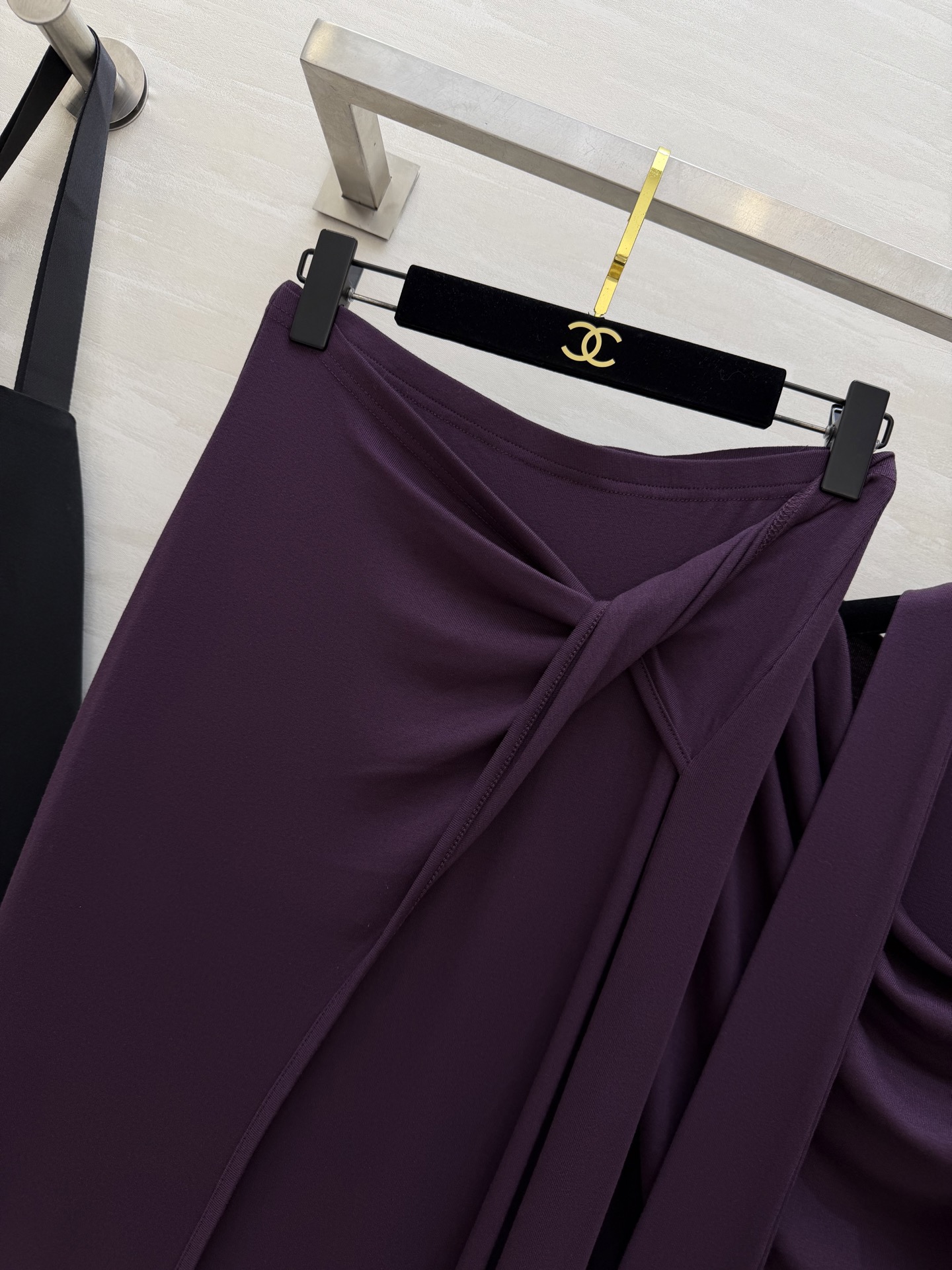 #ysl²⁶新款 清冷高级风 大女主套装裙 把温柔与清冷穿在身上 垂坠感天丝棉面料自带柔光滤镜 荡领+飘