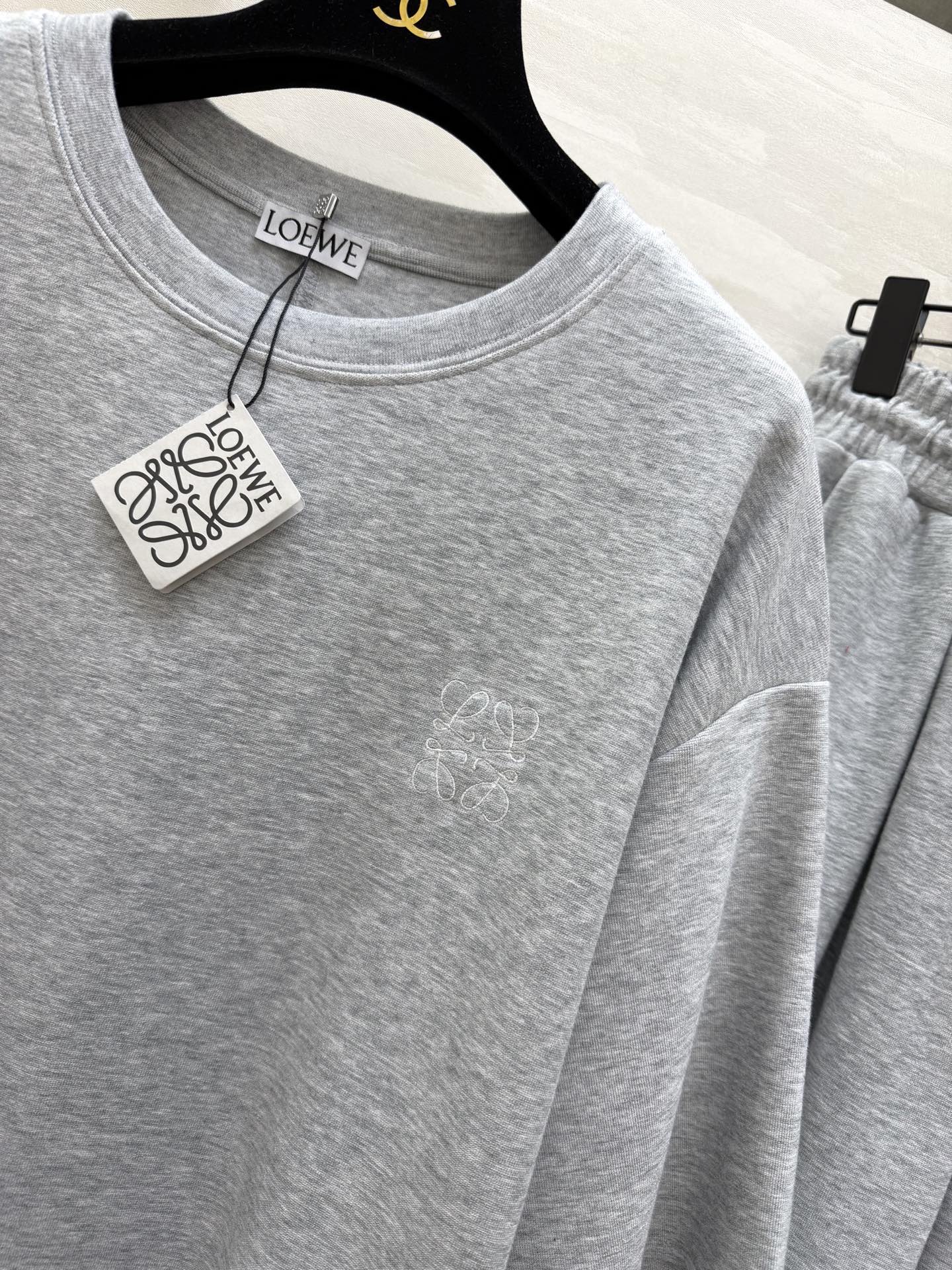 #Loew♡²⁶极简高级风 休闲套装 宽松T恤+阔腿裤 舒适感与氛围感双在线 刺绣🪡logo低调显贵 T