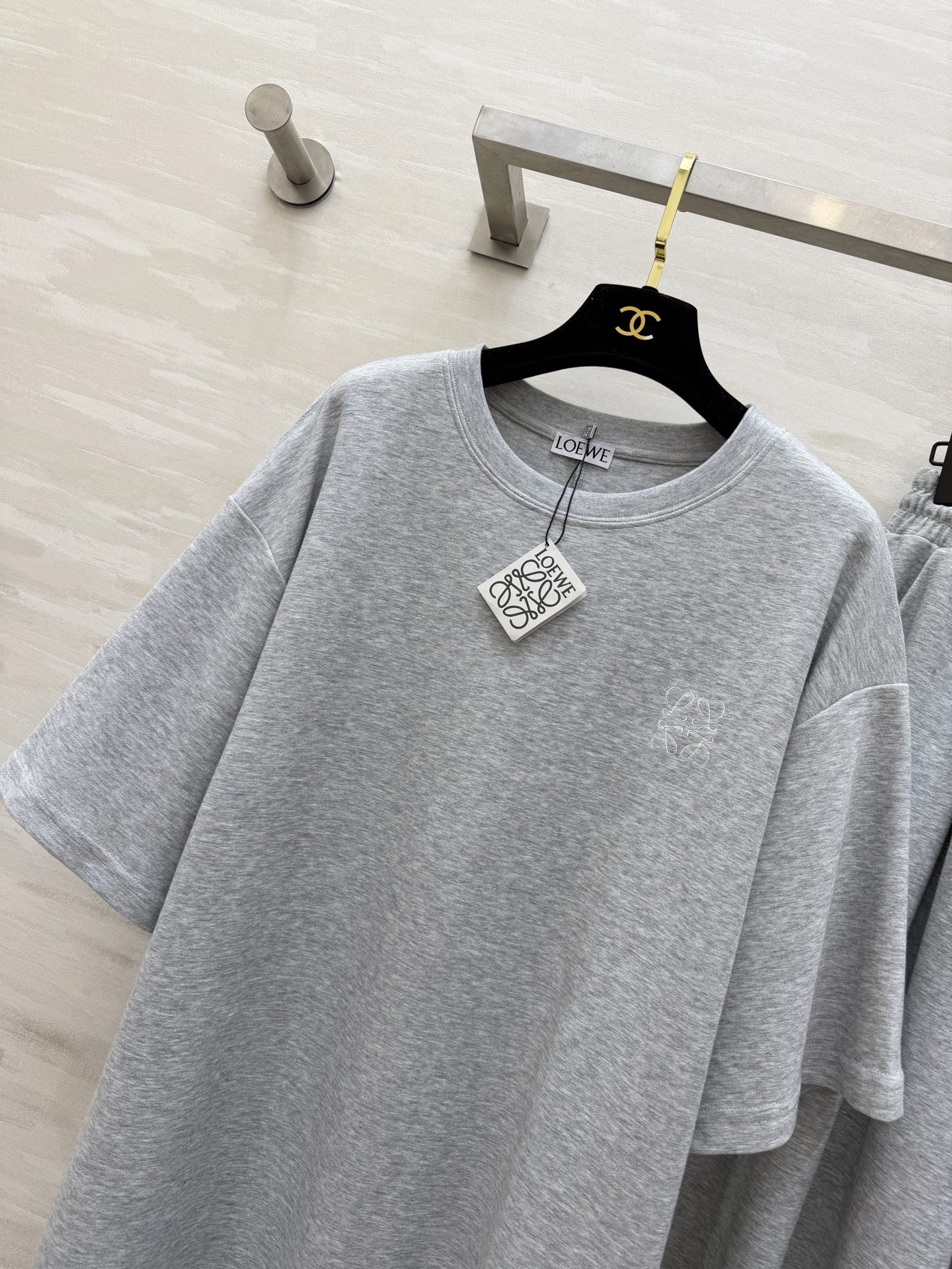 #Loew♡²⁶极简高级风 休闲套装 宽松T恤+阔腿裤 舒适感与氛围感双在线 刺绣🪡logo低调显贵 T