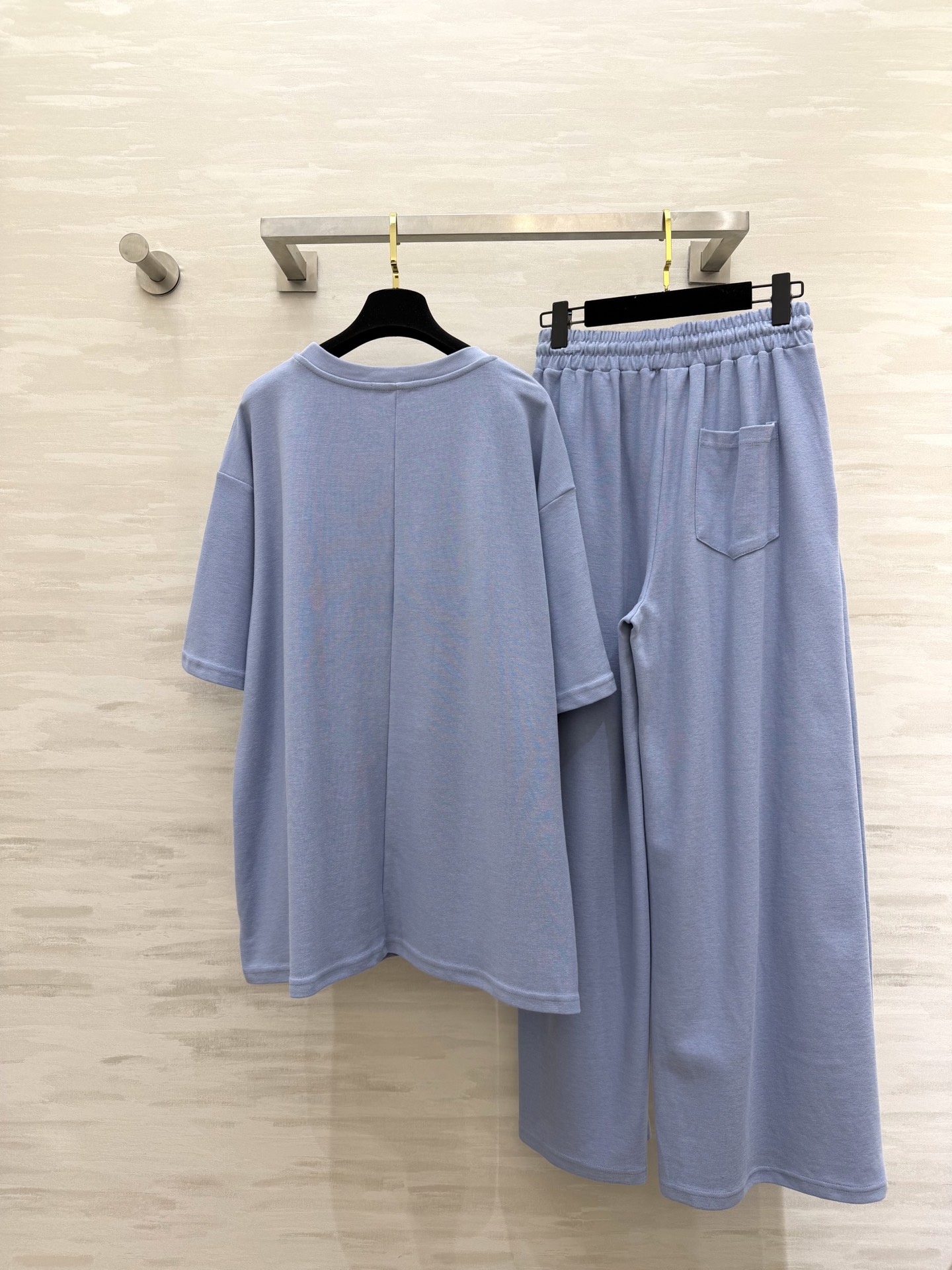 #Loew♡²⁶极简高级风 休闲套装 宽松T恤+阔腿裤 舒适感与氛围感双在线 刺绣🪡logo低调显贵 T