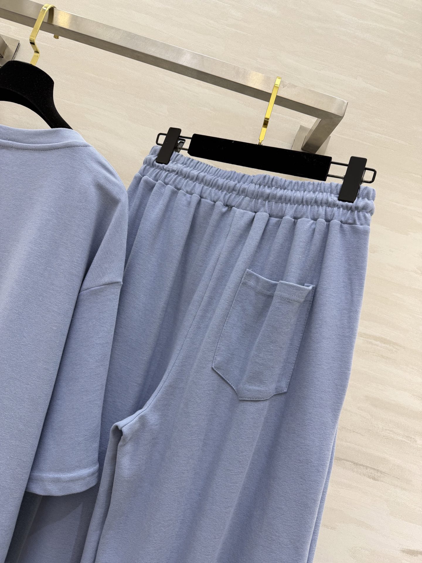 #Loew♡²⁶极简高级风 休闲套装 宽松T恤+阔腿裤 舒适感与氛围感双在线 刺绣🪡logo低调显贵 T