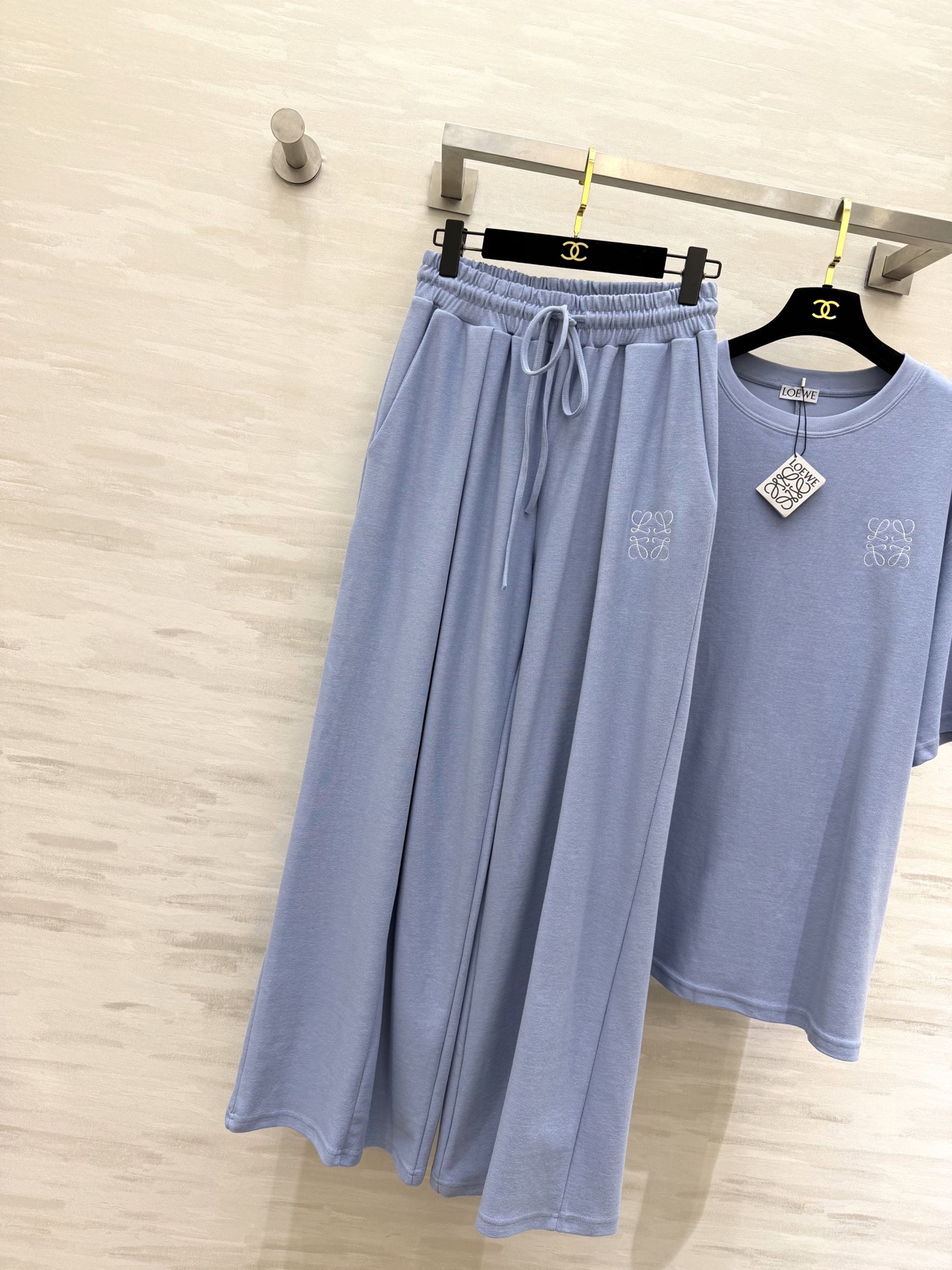 #Loew♡²⁶极简高级风 休闲套装 宽松T恤+阔腿裤 舒适感与氛围感双在线 刺绣🪡logo低调显贵 T