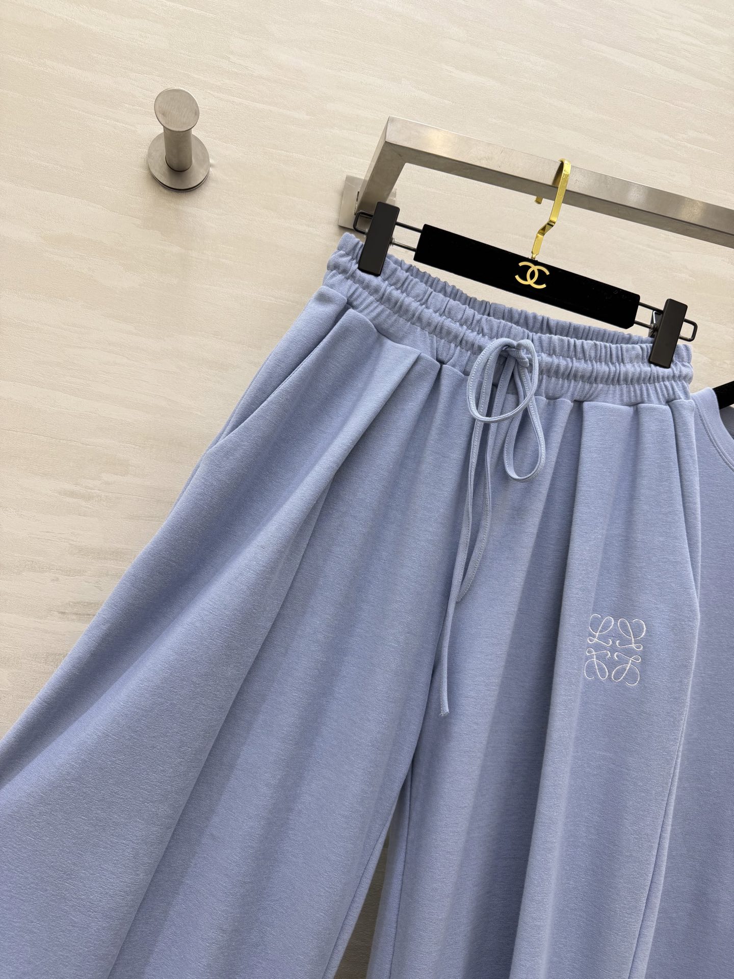 #Loew♡²⁶极简高级风 休闲套装 宽松T恤+阔腿裤 舒适感与氛围感双在线 刺绣🪡logo低调显贵 T