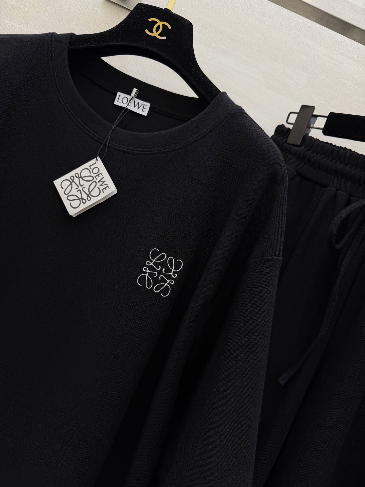 #Loew♡²⁶极简高级风 休闲套装 宽松T恤+阔腿裤 舒适感与氛围感双在线 刺绣🪡logo低调显贵 T