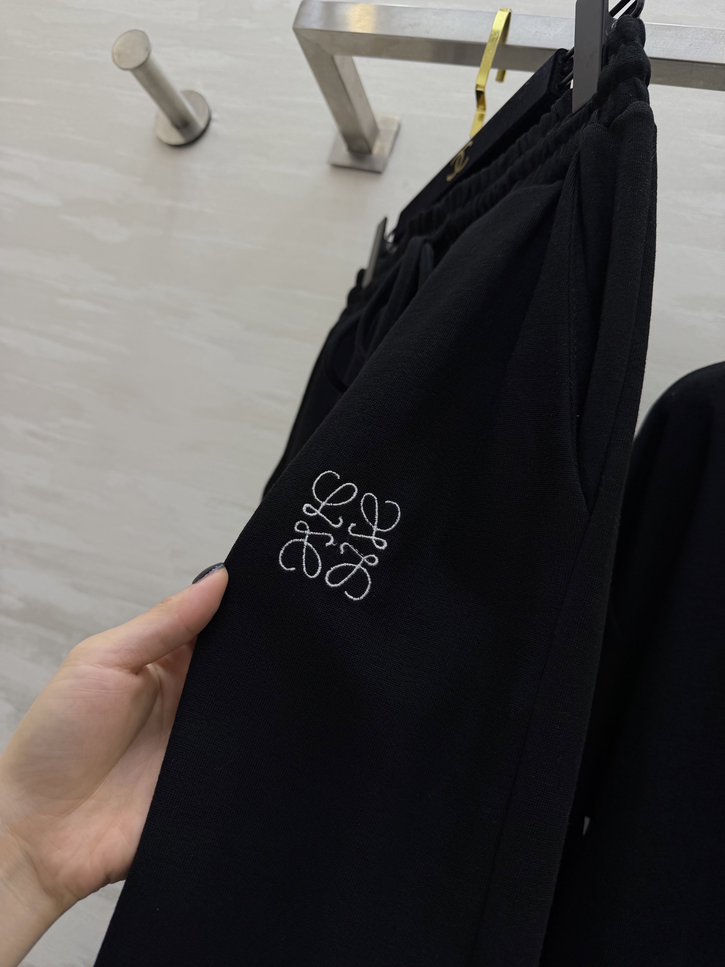 #Loew♡²⁶极简高级风 休闲套装 宽松T恤+阔腿裤 舒适感与氛围感双在线 刺绣🪡logo低调显贵 T