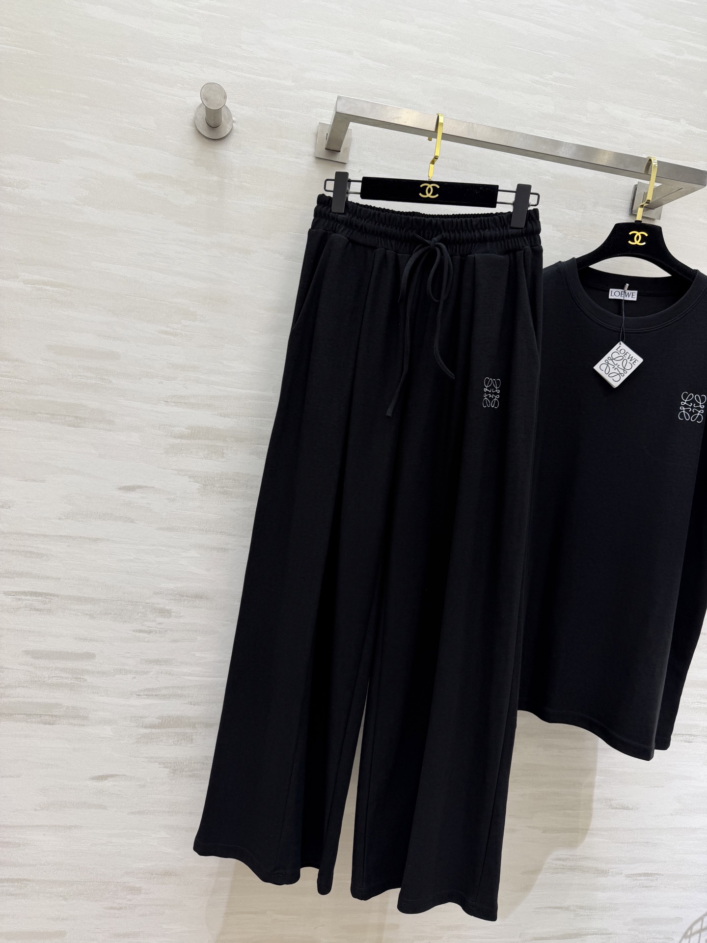 #Loew♡²⁶极简高级风 休闲套装 宽松T恤+阔腿裤 舒适感与氛围感双在线 刺绣🪡logo低调显贵 T
