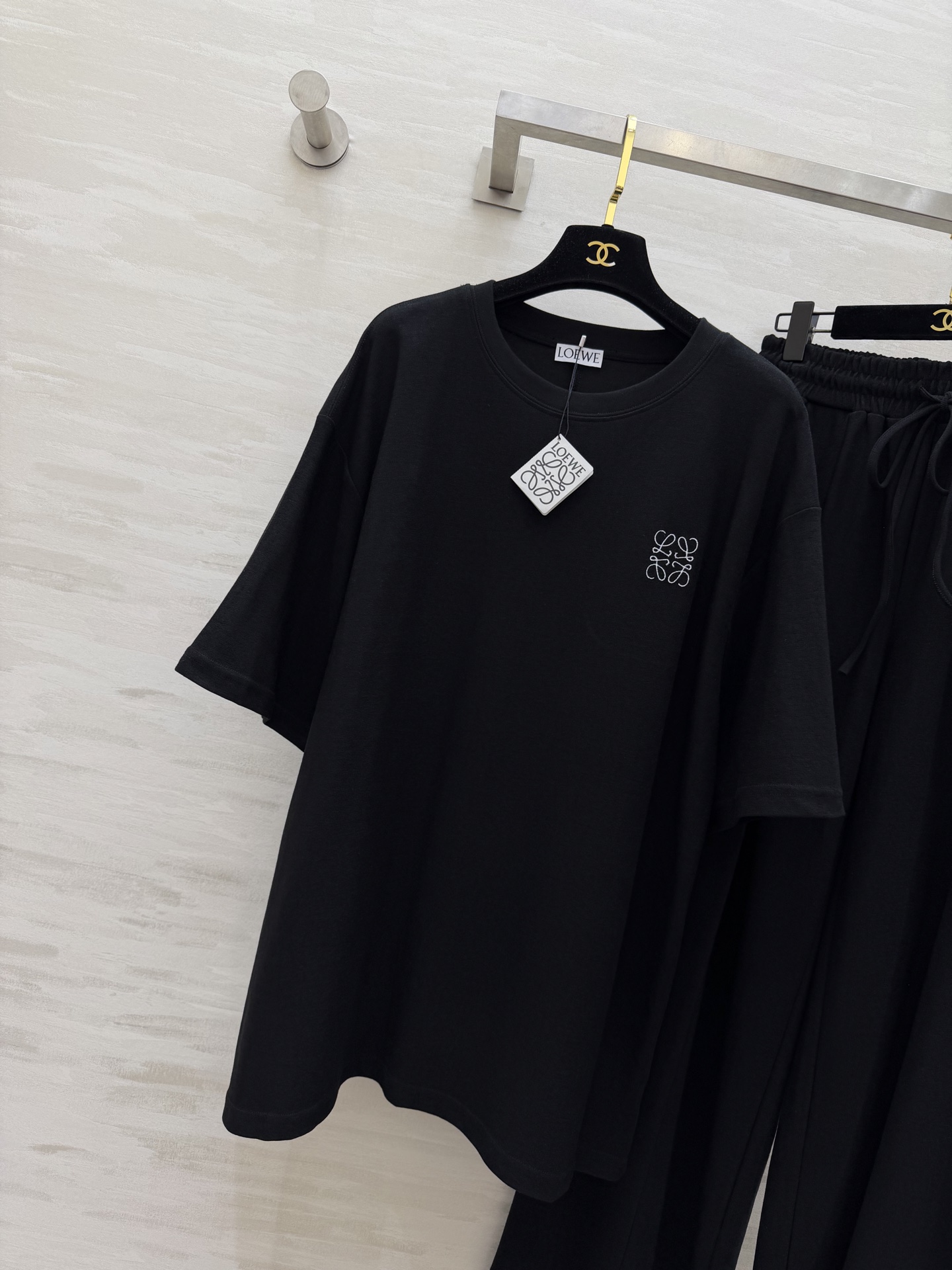 #Loew♡²⁶极简高级风 休闲套装 宽松T恤+阔腿裤 舒适感与氛围感双在线 刺绣🪡logo低调显贵 T