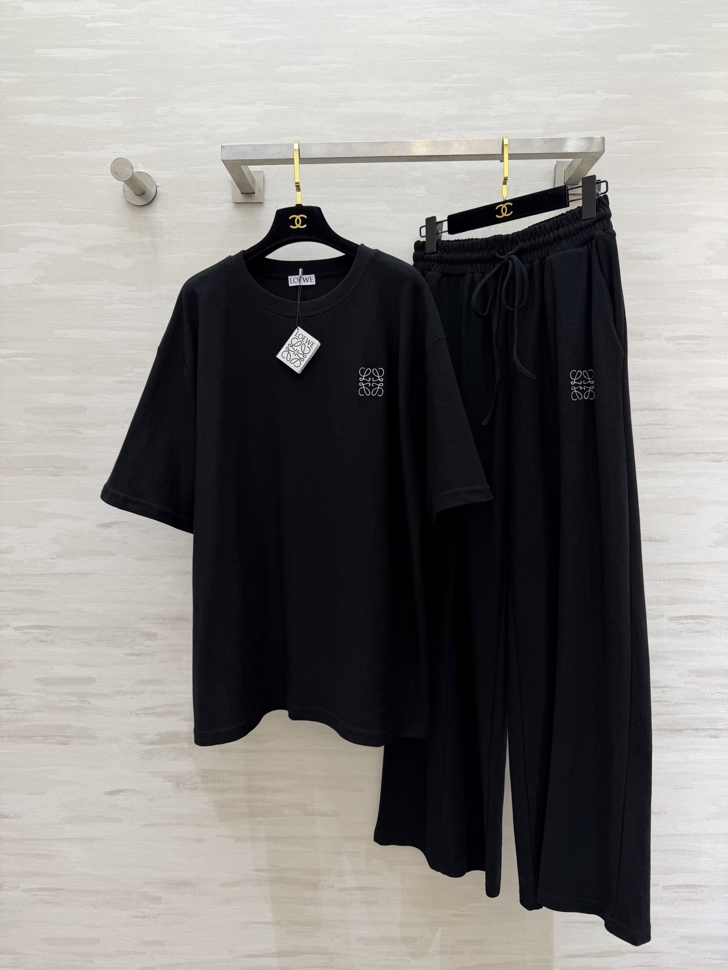 #Loew♡²⁶极简高级风 休闲套装 宽松T恤+阔腿裤 舒适感与氛围感双在线 刺绣🪡logo低调显贵 T