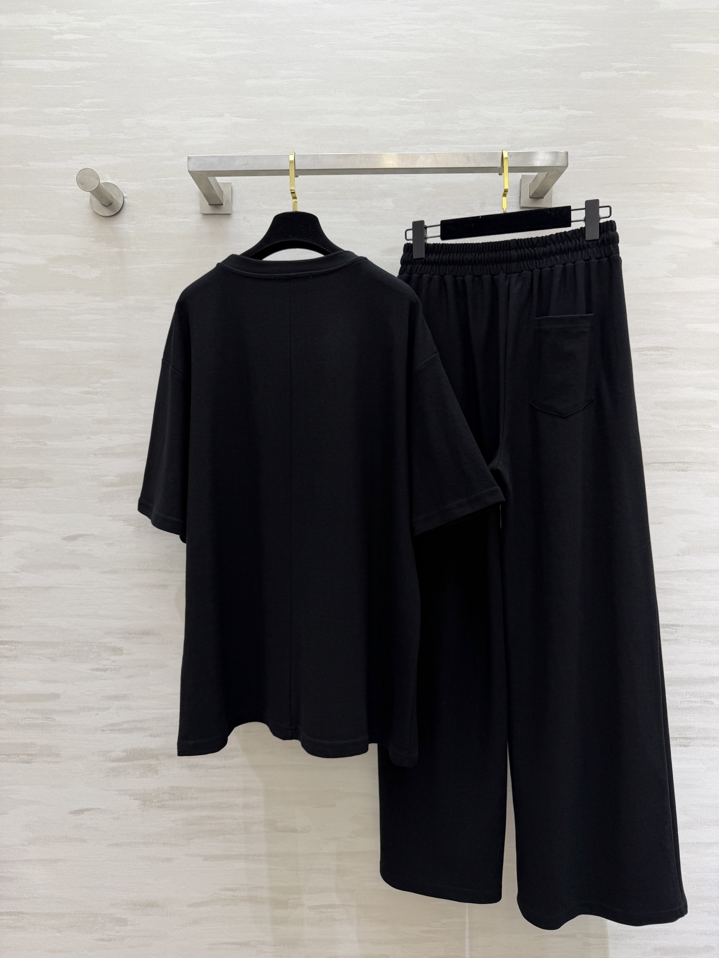 #Loew♡²⁶极简高级风 休闲套装 宽松T恤+阔腿裤 舒适感与氛围感双在线 刺绣🪡logo低调显贵 T