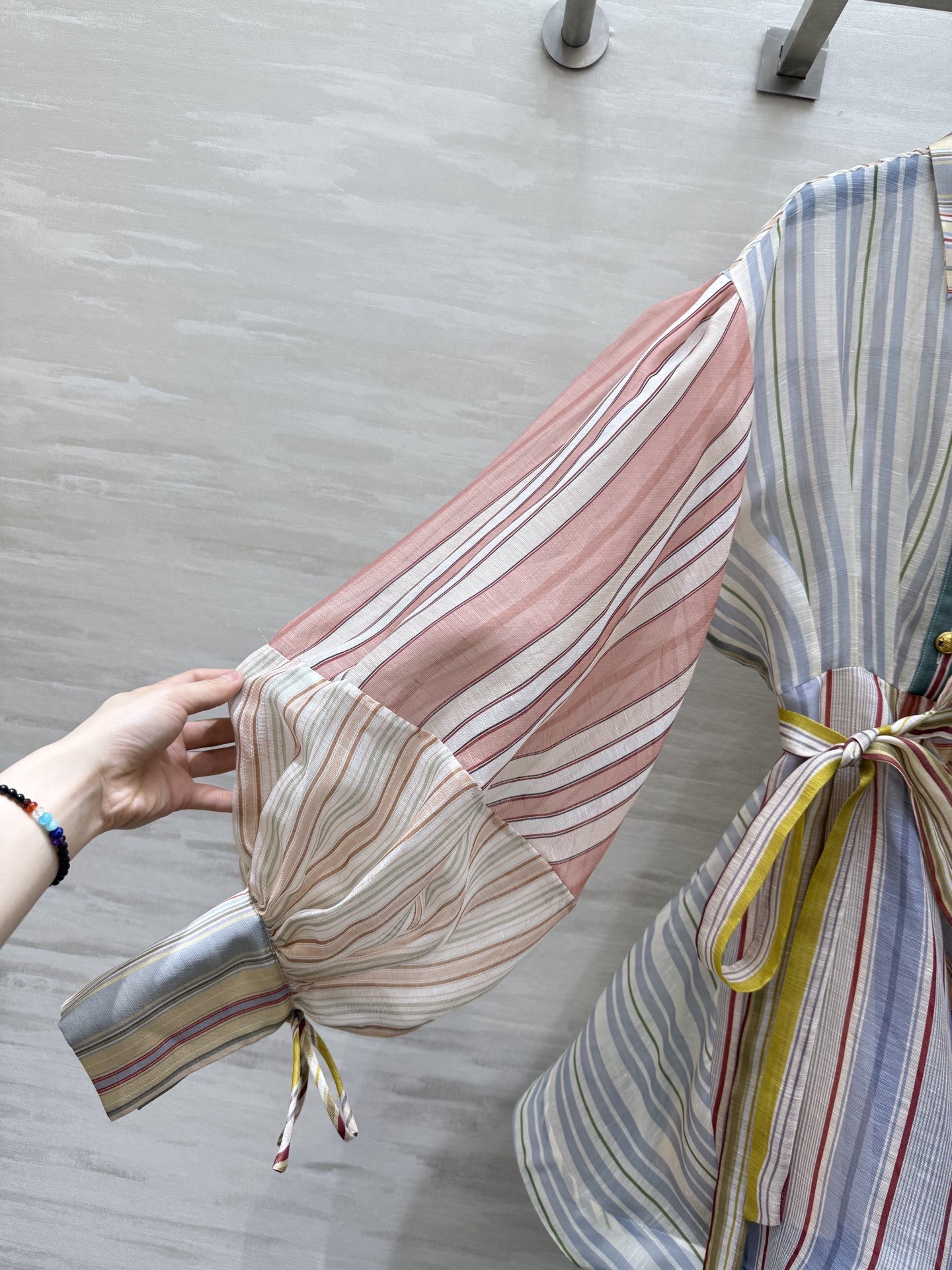 #Zimmerman♡²⁶早春Rebellion系列条纹衬衣裙 真丝+亚麻混纺 轻盈透气超适合春夏！多彩