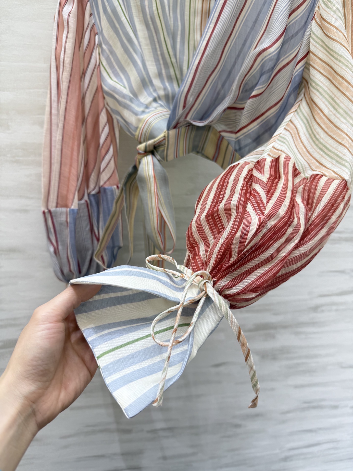 #Zimmerman♡²⁶早春Rebellion系列条纹衬衣 真丝+亚麻混纺 轻盈透气超适合春夏！多彩条