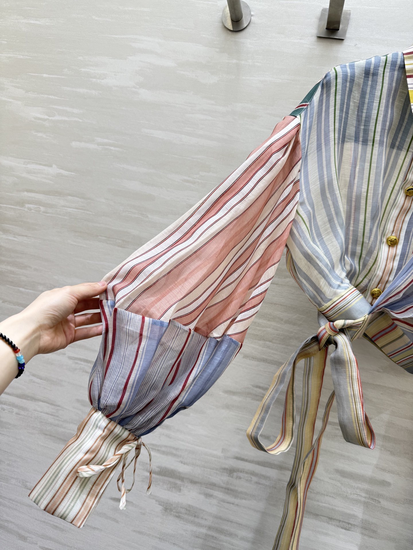 #Zimmerman♡²⁶早春Rebellion系列条纹衬衣 真丝+亚麻混纺 轻盈透气超适合春夏！多彩条