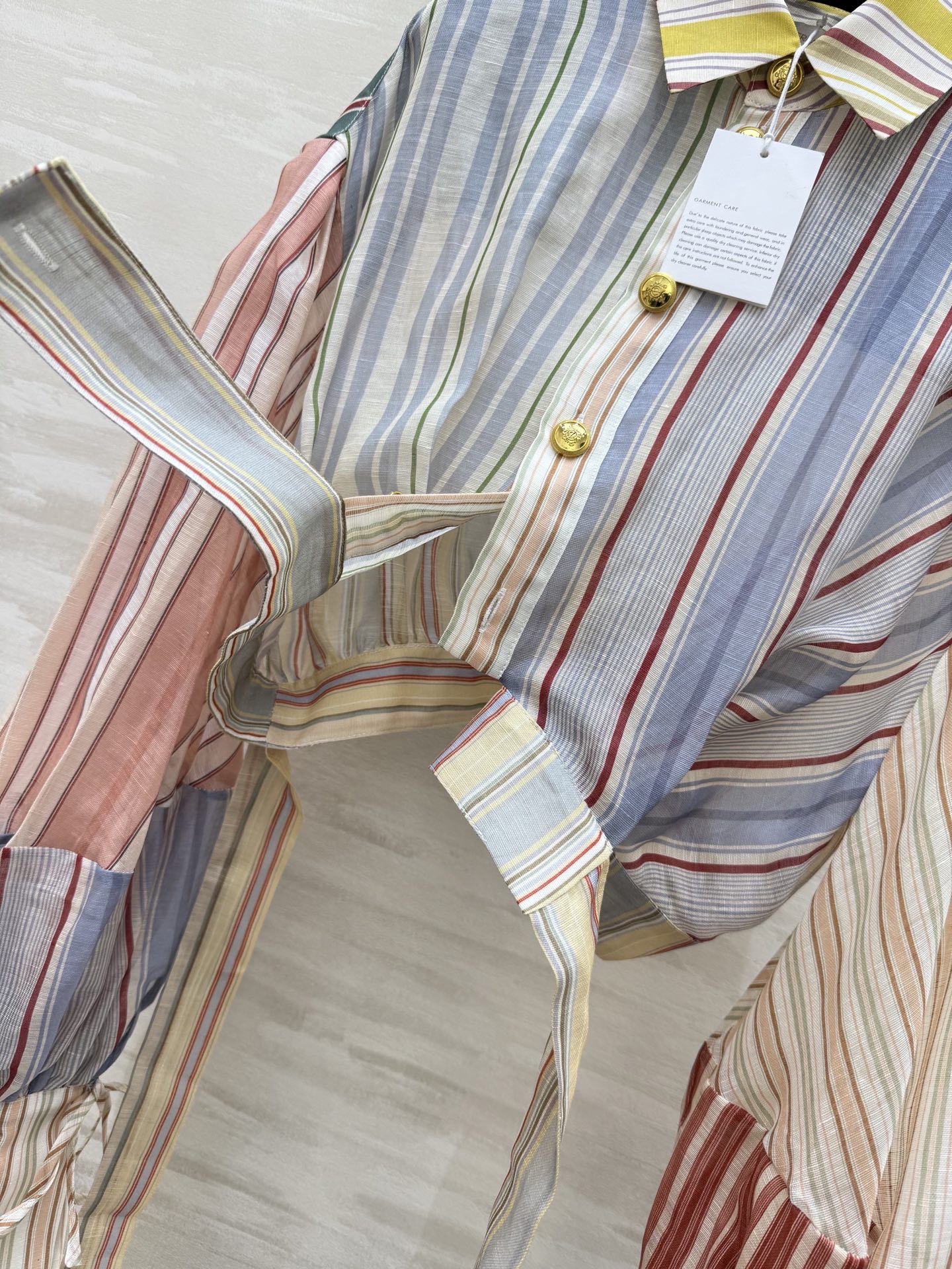 #Zimmerman♡²⁶早春Rebellion系列条纹衬衣 真丝+亚麻混纺 轻盈透气超适合春夏！多彩条