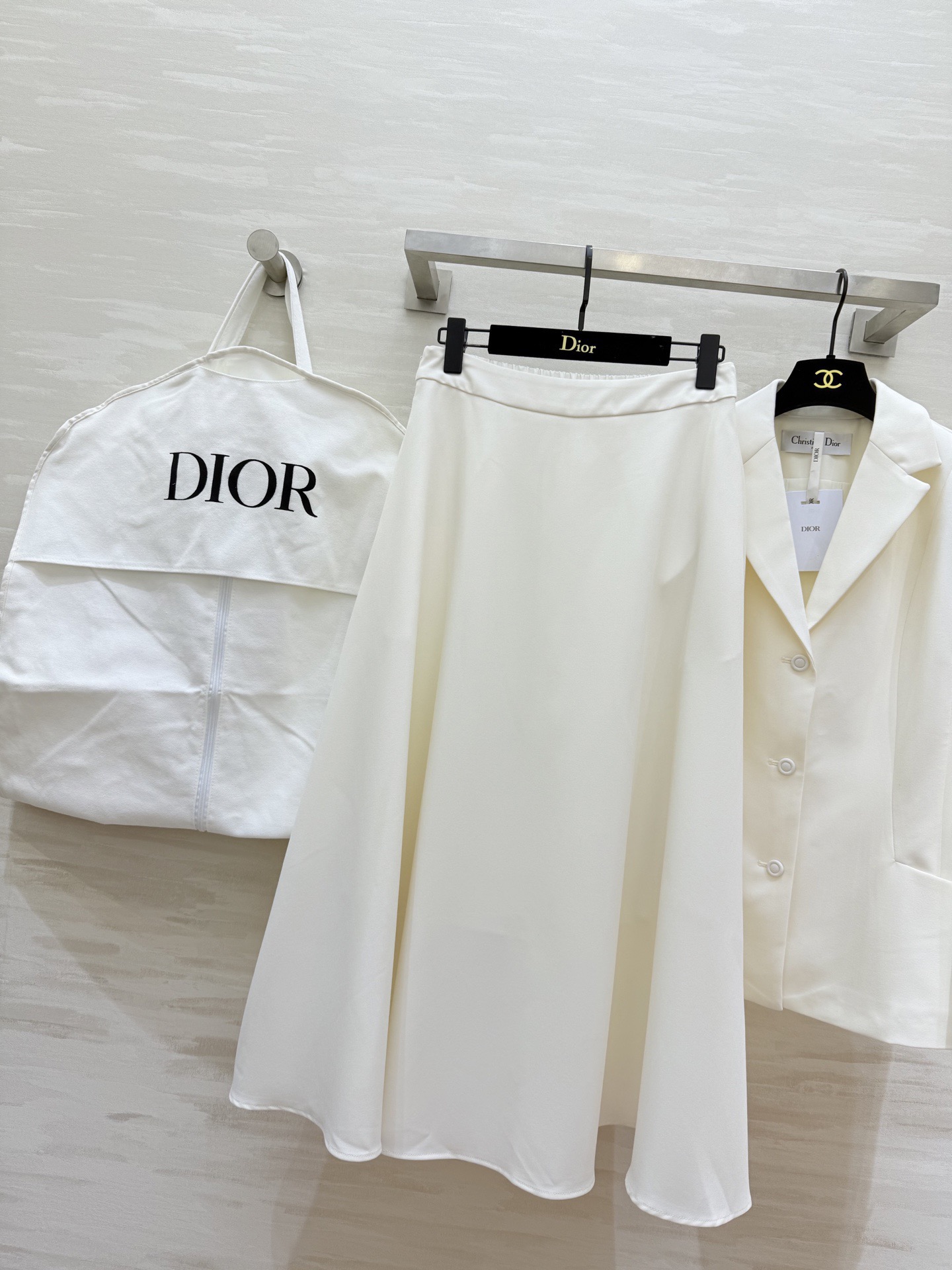 #DIO♡²⁶新款 西装套装​​ 修身西装外套+高腰长裙 优雅高级 外套枪驳领 三粒扣设计 剪裁利落 凸