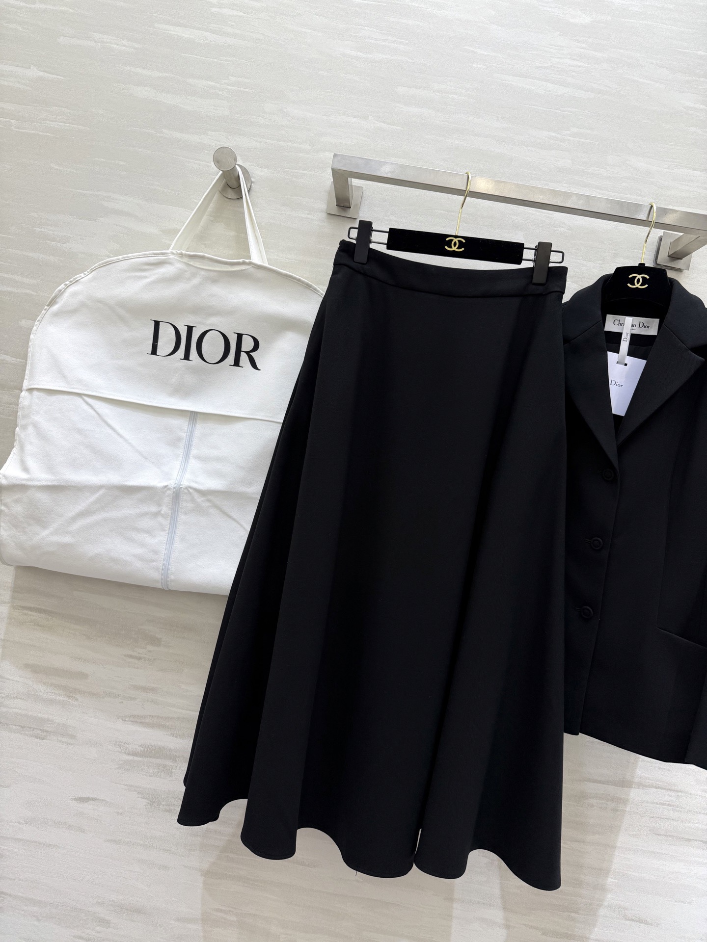 #DIO♡²⁶新款 西装套装​​ 修身西装外套+高腰长裙 优雅高级 外套枪驳领 三粒扣设计 剪裁利落 凸