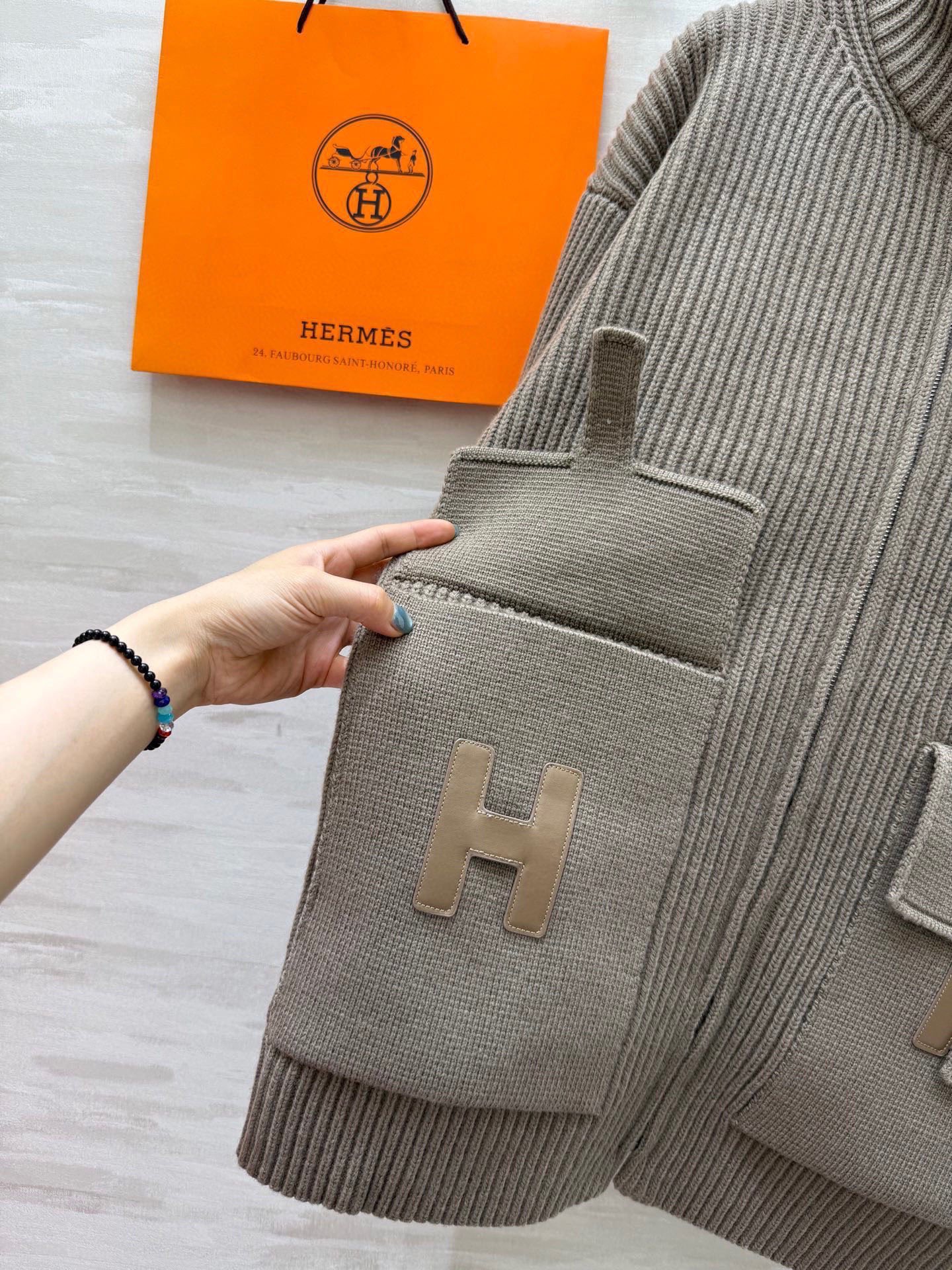 #Herme♡新款 H口袋拼皮毛衣 罗纹针织＋棕色皮革口袋 简约又有辨识度 100%美丽诺绵羊毛 柔软亲