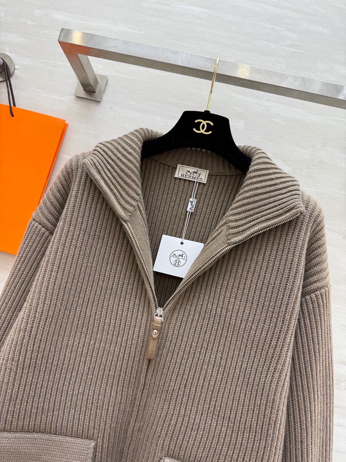 #Herme♡新款 H口袋拼皮毛衣 罗纹针织＋棕色皮革口袋 简约又有辨识度 100%美丽诺绵羊毛 柔软亲