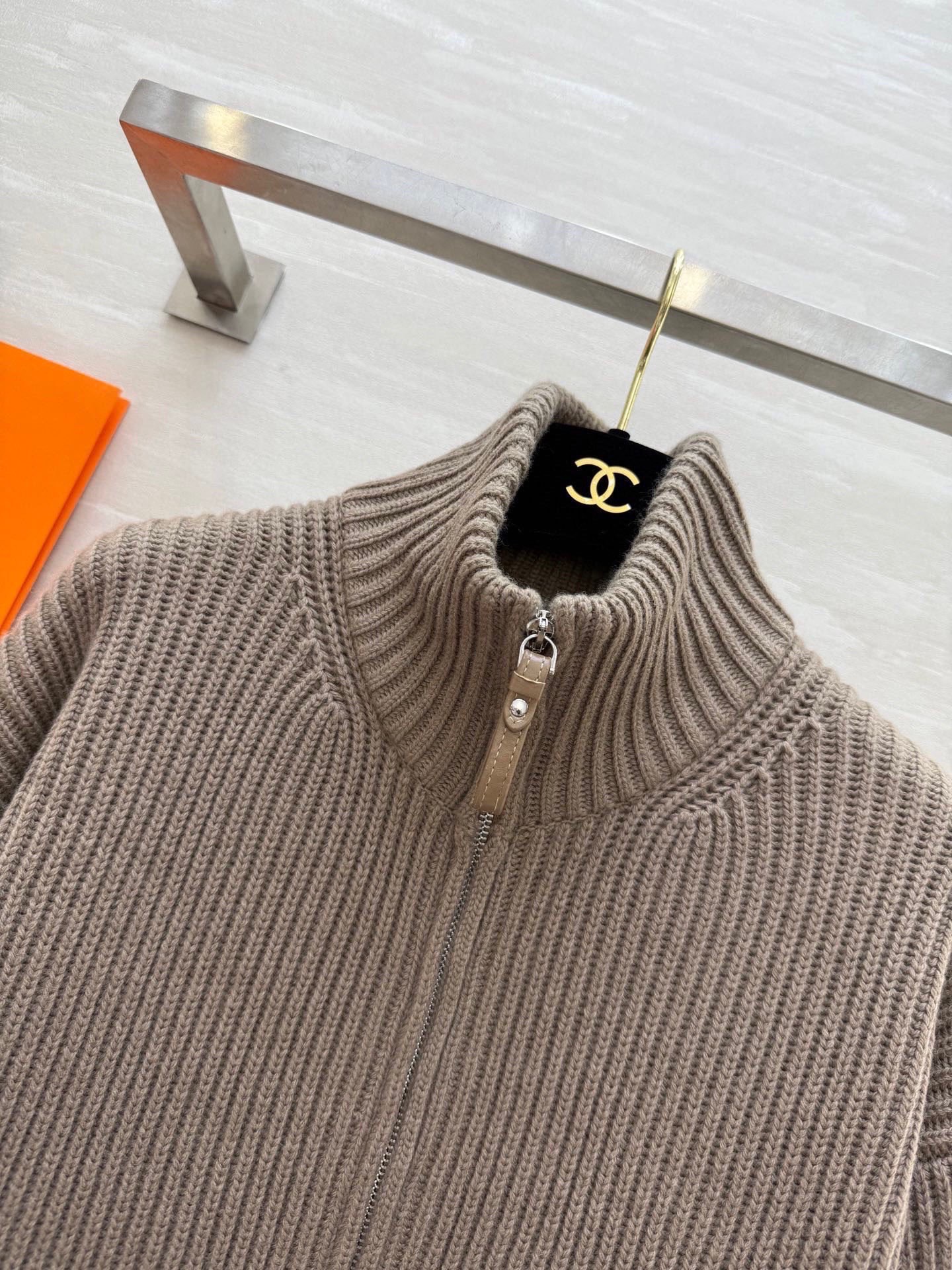 #Herme♡新款 H口袋拼皮毛衣 罗纹针织＋棕色皮革口袋 简约又有辨识度 100%美丽诺绵羊毛 柔软亲