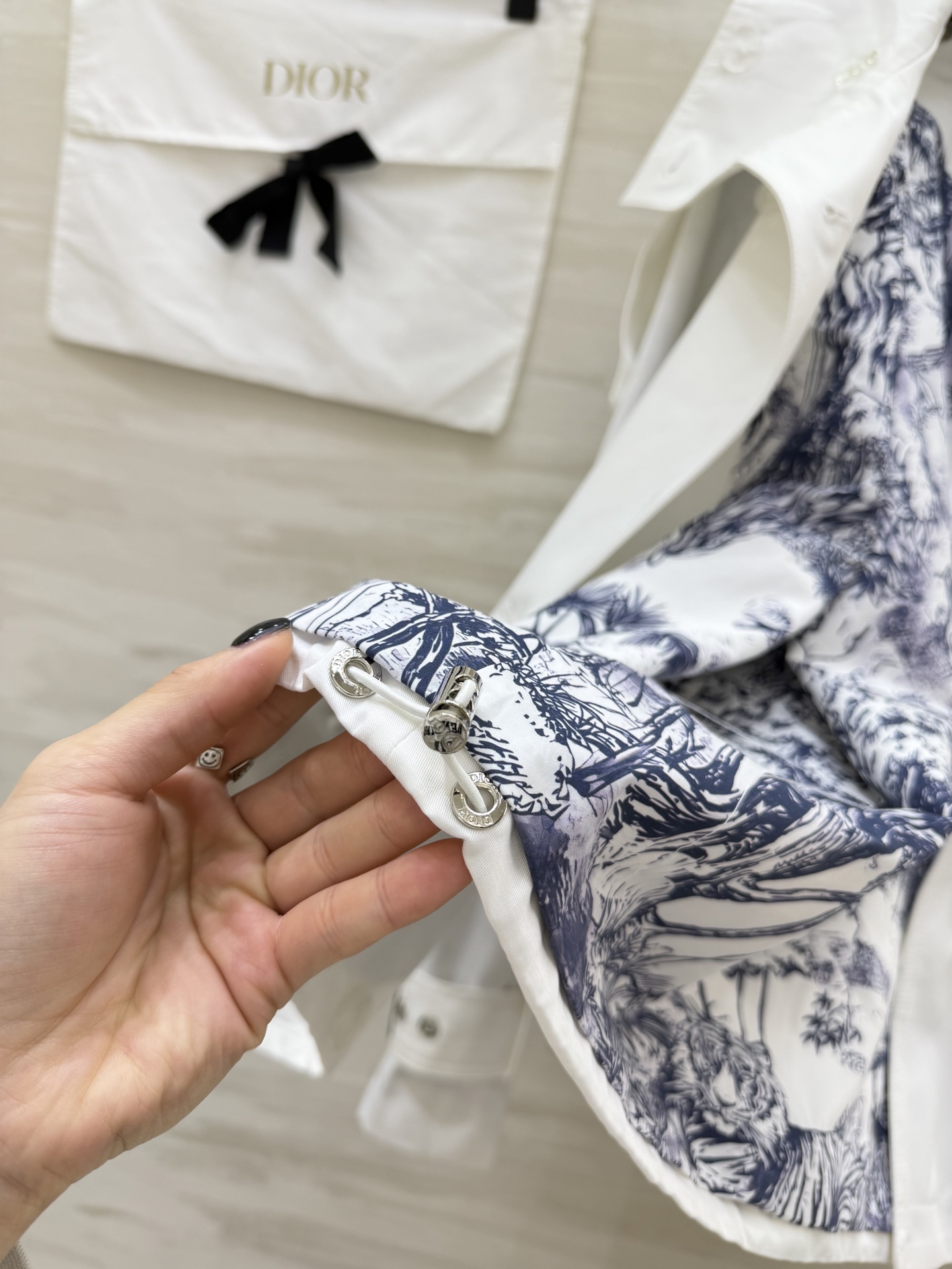 #DIO♡²⁶新款连帽风衣外套 利落剪裁 自带松弛感 白/黑双色可选！防风又显瘦 通勤休闲都适配简约高级