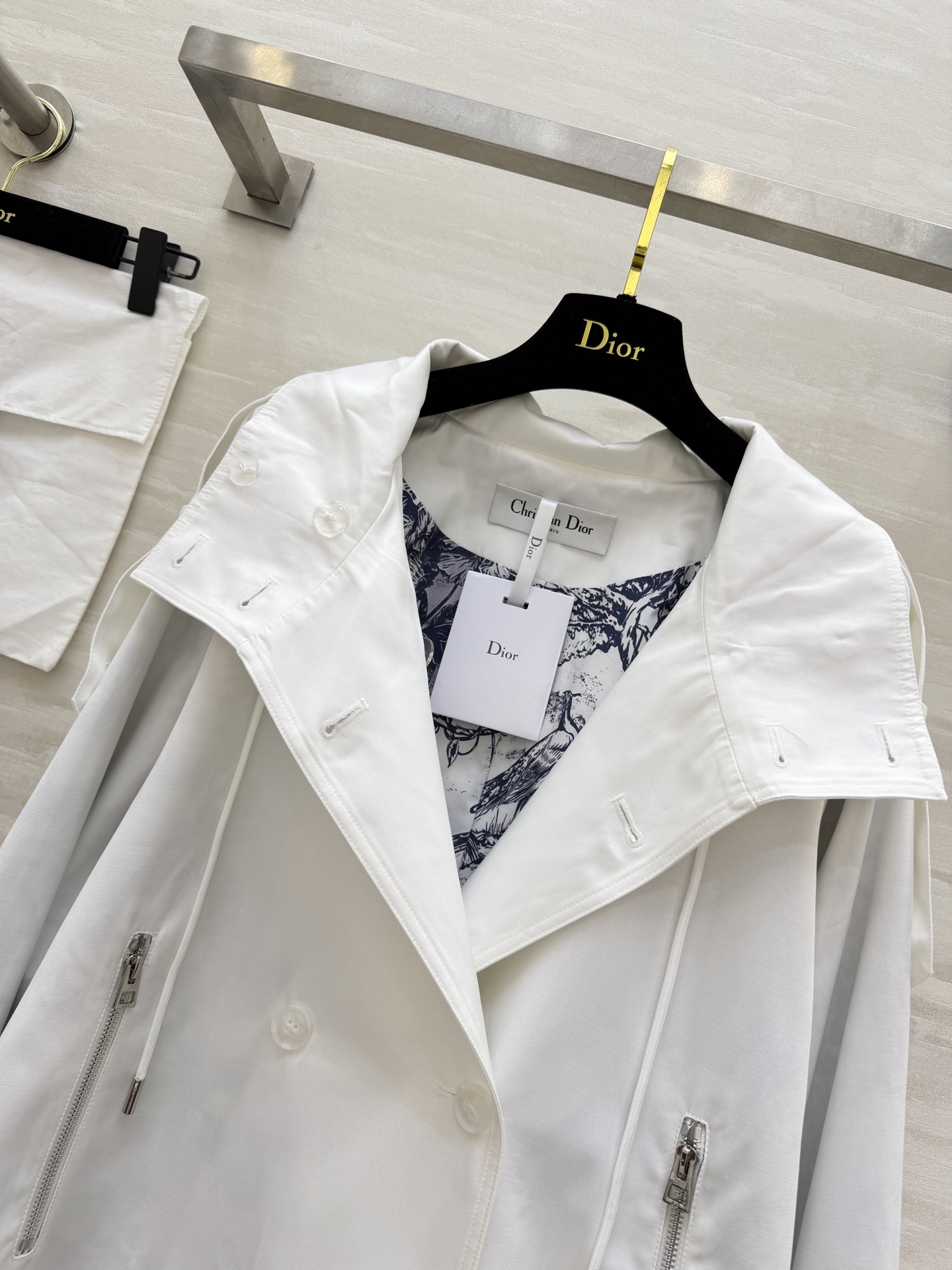 #DIO♡²⁶新款连帽风衣外套 利落剪裁 自带松弛感 白/黑双色可选！防风又显瘦 通勤休闲都适配简约高级