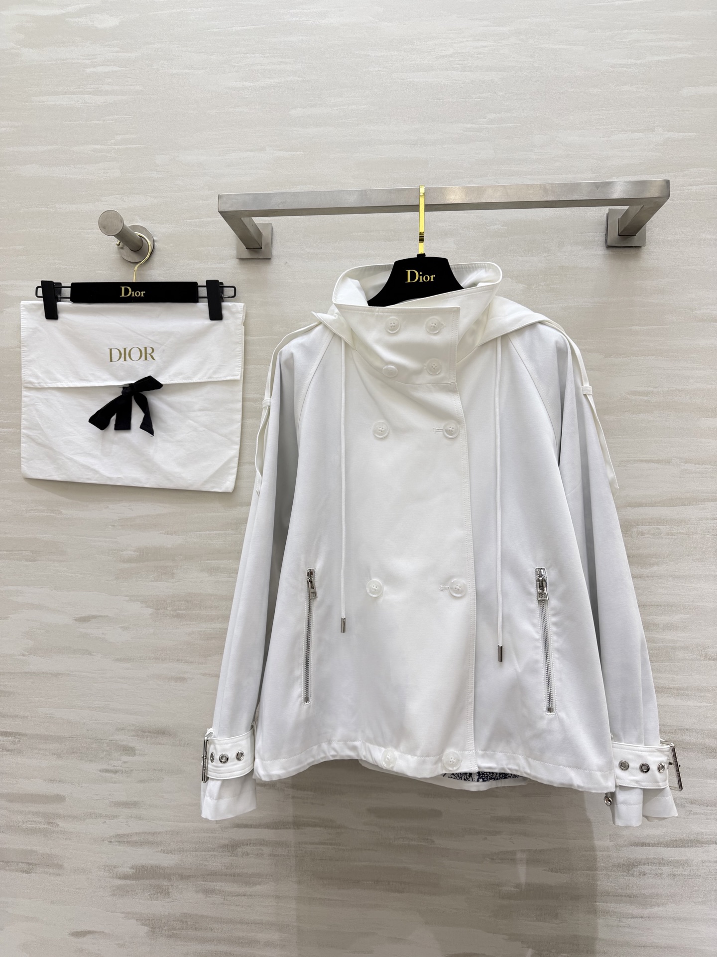 #DIO♡²⁶新款连帽风衣外套 利落剪裁 自带松弛感 白/黑双色可选！防风又显瘦 通勤休闲都适配简约高级