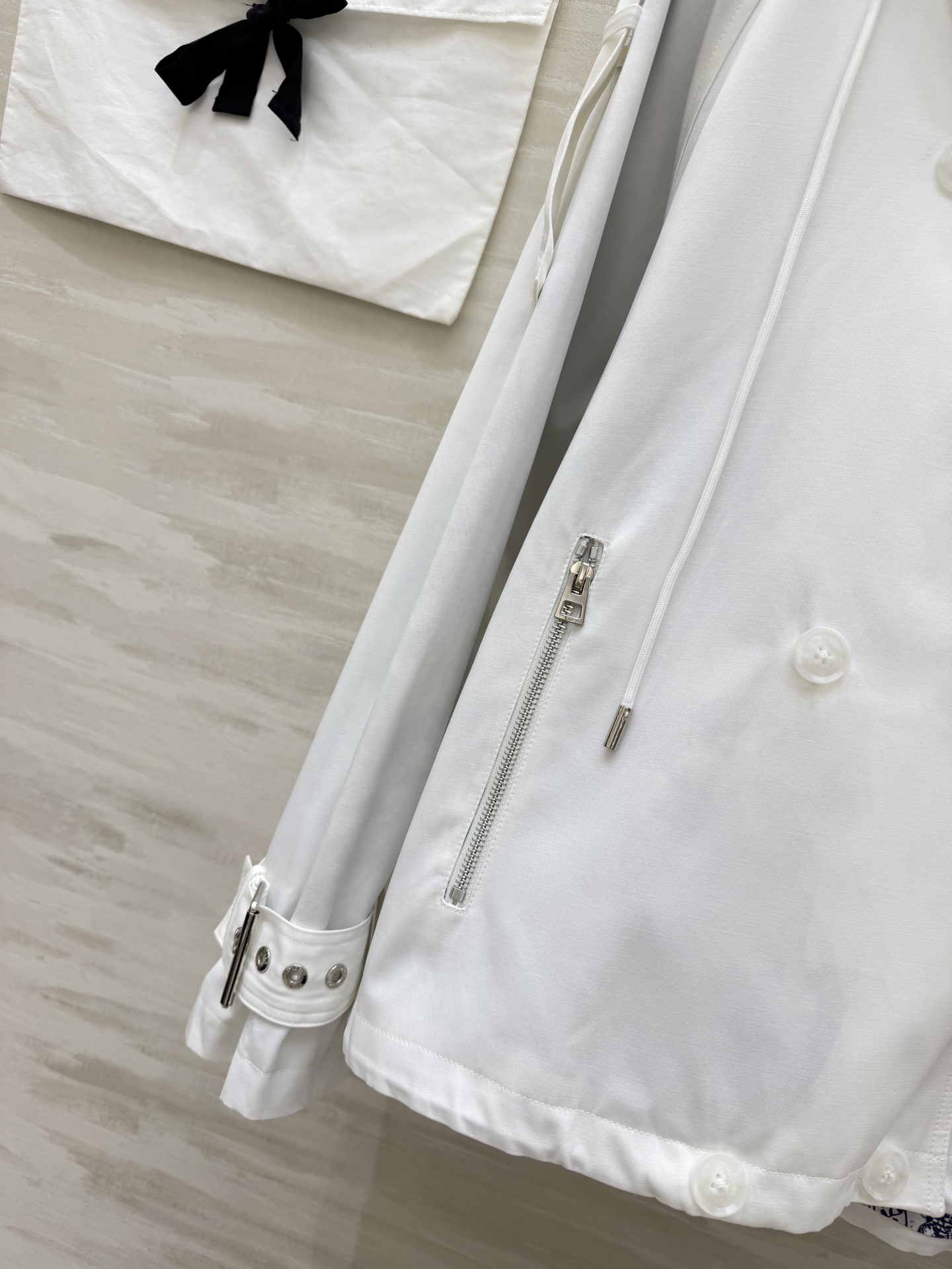 #DIO♡²⁶新款连帽风衣外套 利落剪裁 自带松弛感 白/黑双色可选！防风又显瘦 通勤休闲都适配简约高级