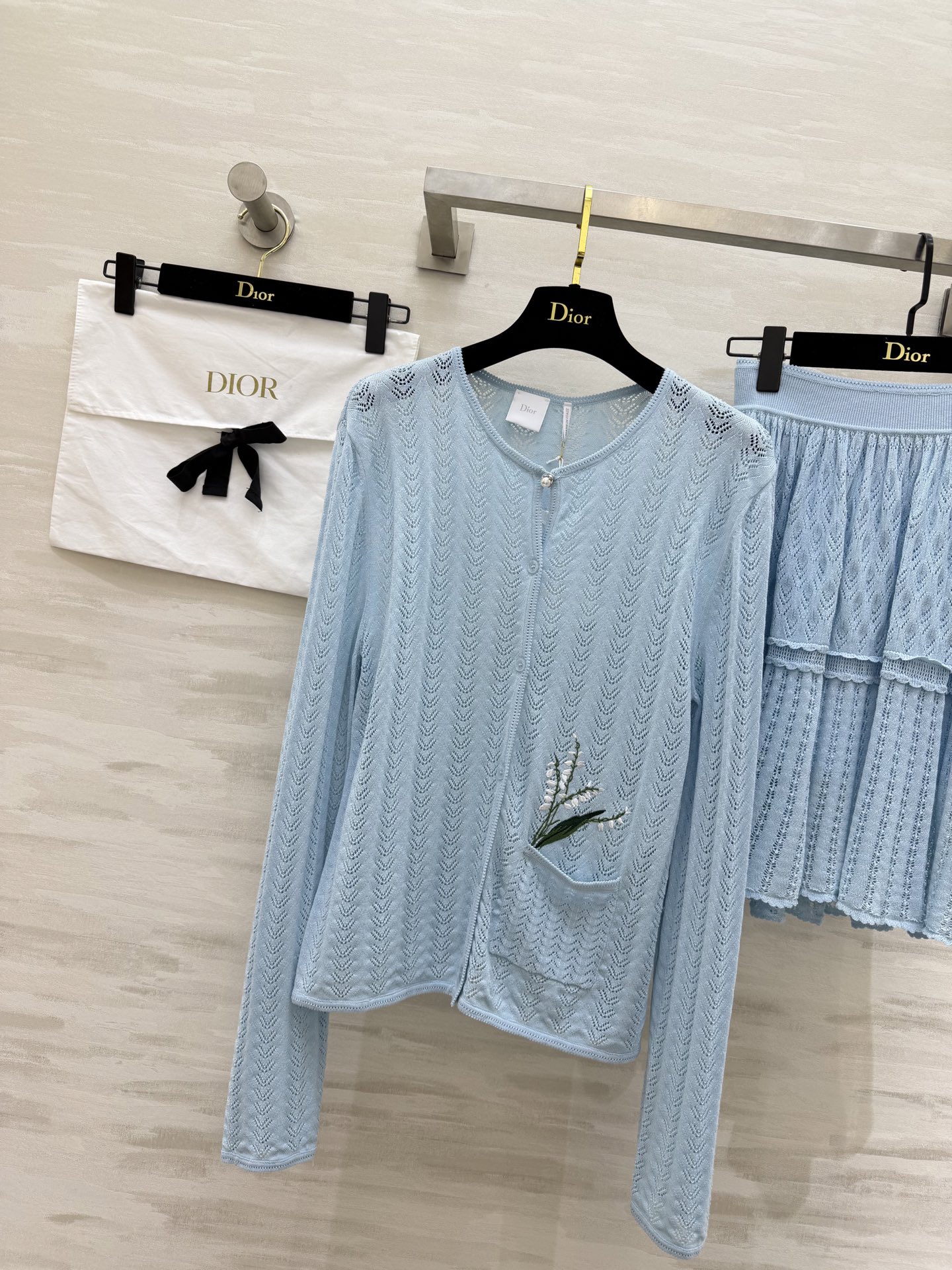 #Dio♡²⁶新款 浅蓝针织套装 铃兰刺绣 镂空肌理 一眼沦陷浅蓝色自带清冷感 高品质定制 现货首发si