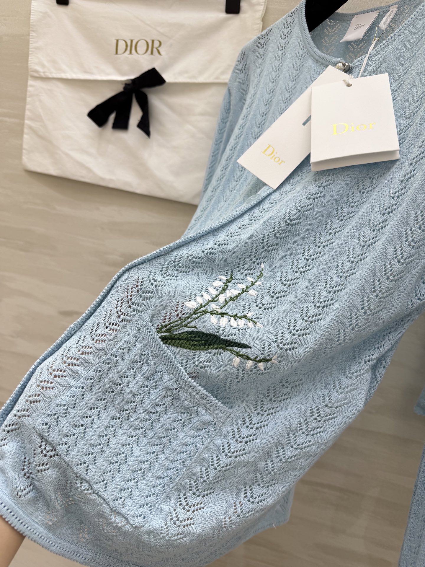 #Dio♡²⁶新款 浅蓝针织套装 铃兰刺绣 镂空肌理 一眼沦陷浅蓝色自带清冷感 高品质定制 现货首发si