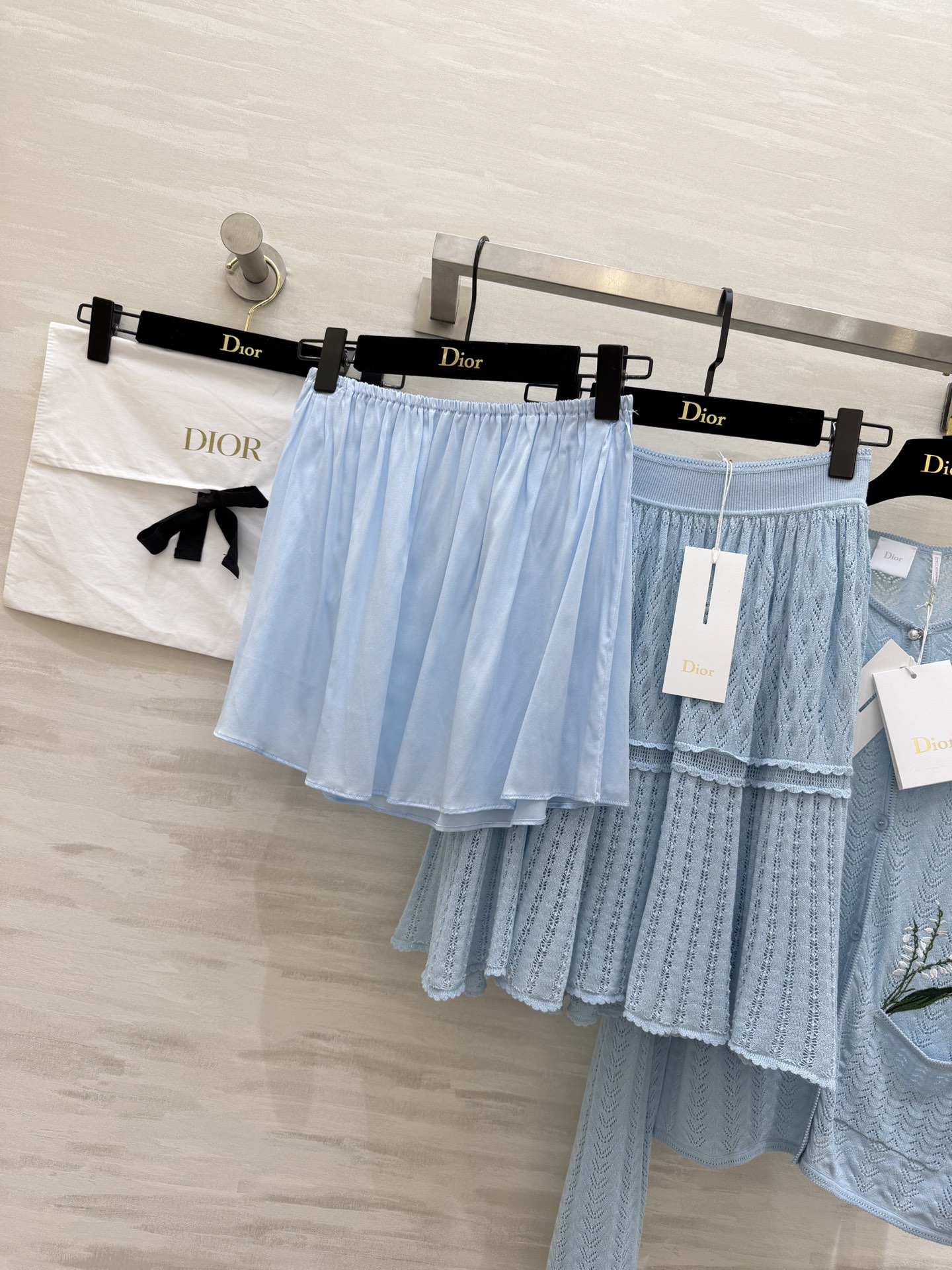 #Dio♡²⁶新款 浅蓝针织套装 铃兰刺绣 镂空肌理 一眼沦陷浅蓝色自带清冷感 高品质定制 现货首发si