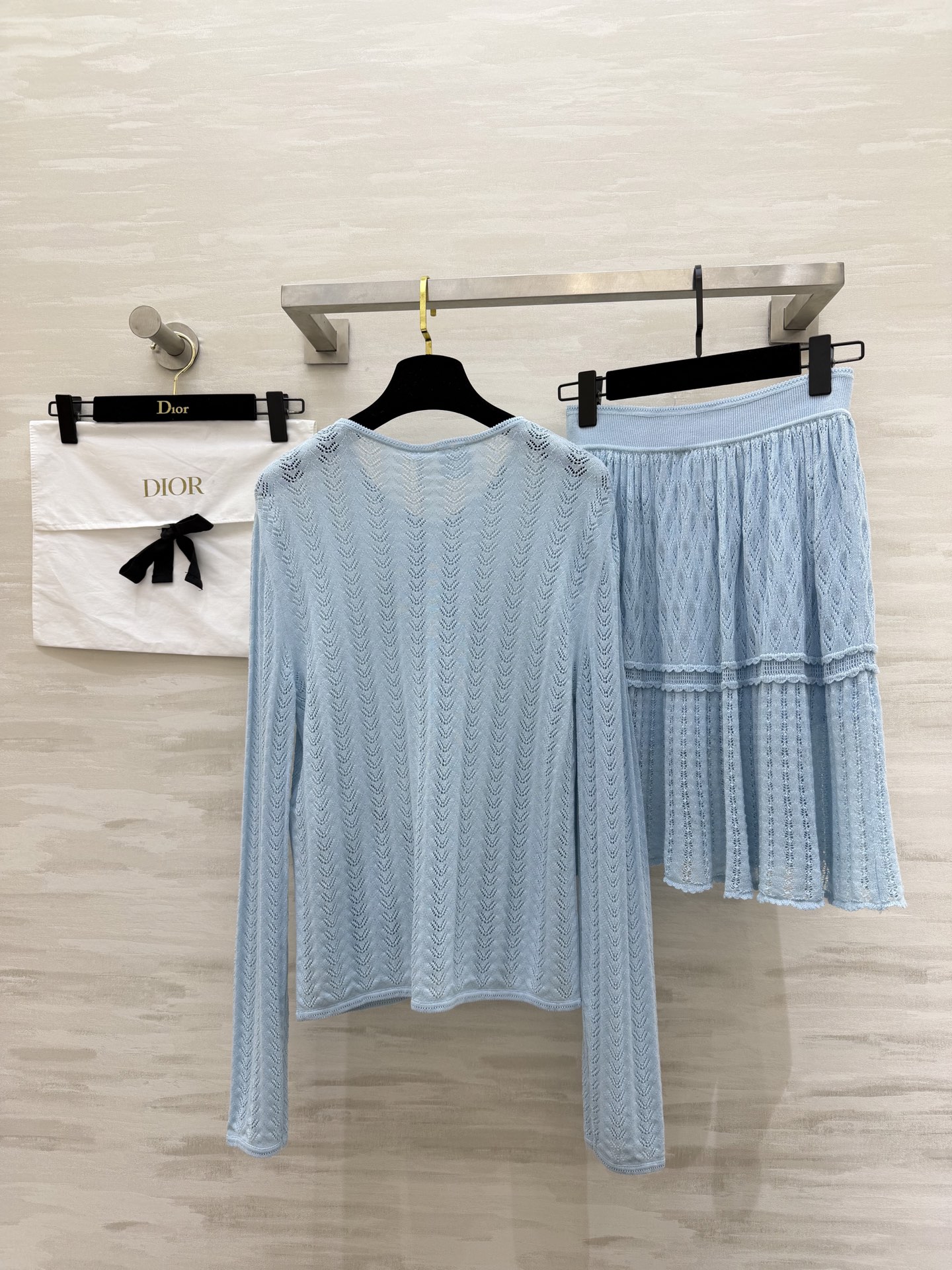 #Dio♡²⁶新款 浅蓝针织套装 铃兰刺绣 镂空肌理 一眼沦陷浅蓝色自带清冷感 高品质定制 现货首发si