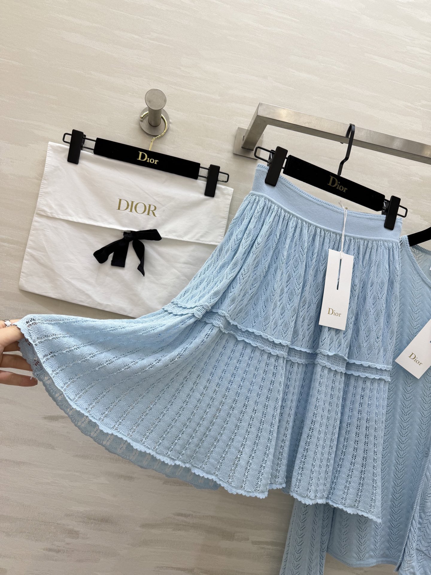 #Dio♡²⁶新款 浅蓝针织套装 铃兰刺绣 镂空肌理 一眼沦陷浅蓝色自带清冷感 高品质定制 现货首发si