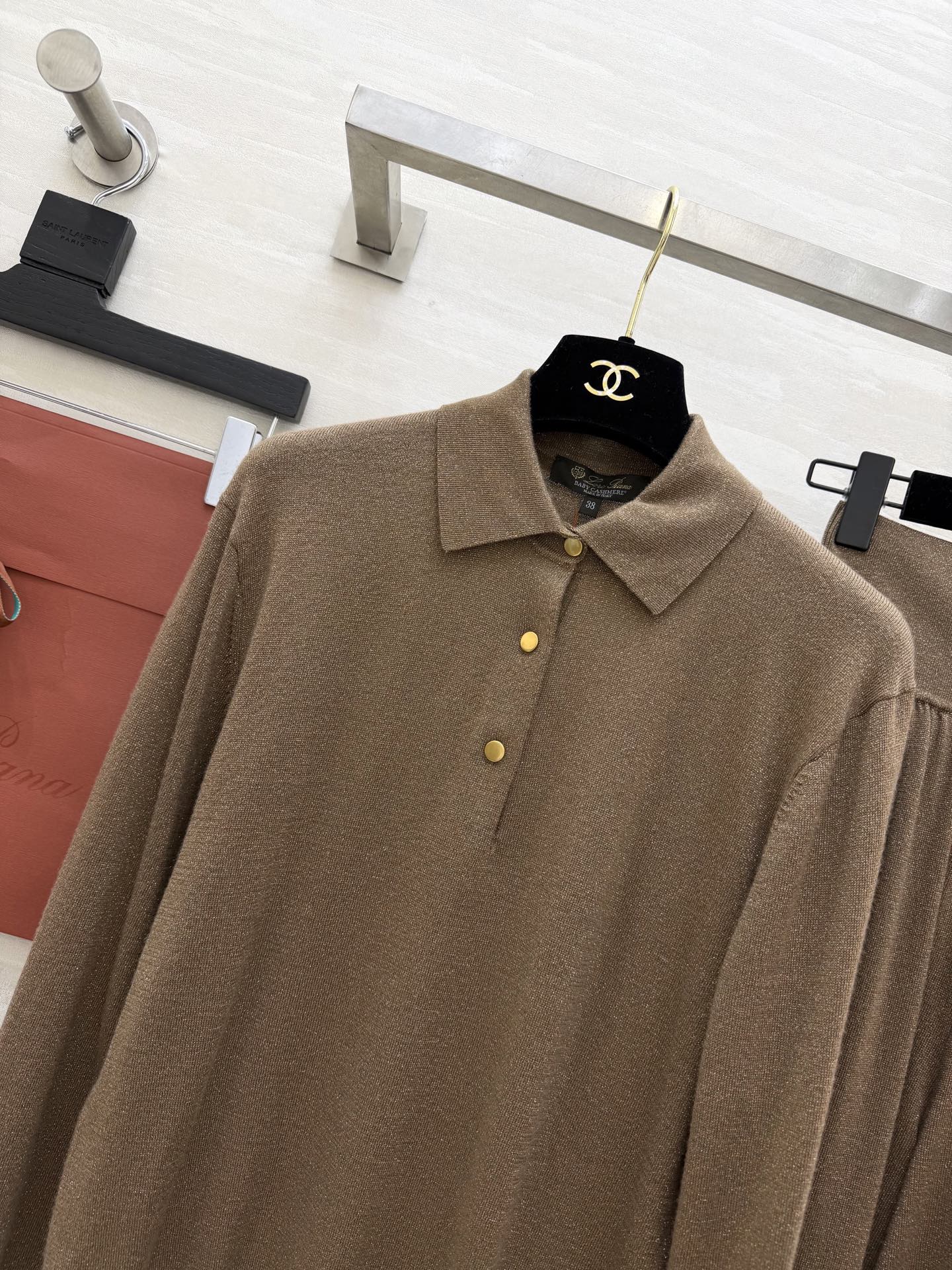 #Loro Pian♡²⁶新款罗纹羊绒真丝套装 依旧是最细腻的定制羊绒纱线 最简单的老钱风搭配 经典九分