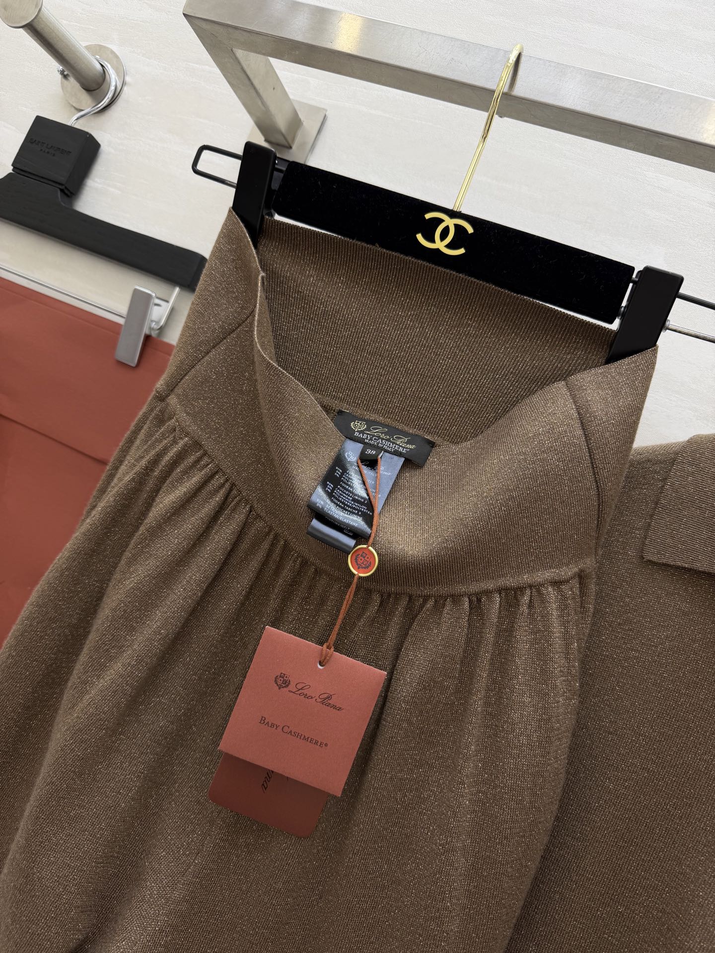 #Loro Pian♡²⁶新款罗纹羊绒真丝套装 依旧是最细腻的定制羊绒纱线 最简单的老钱风搭配 经典九分