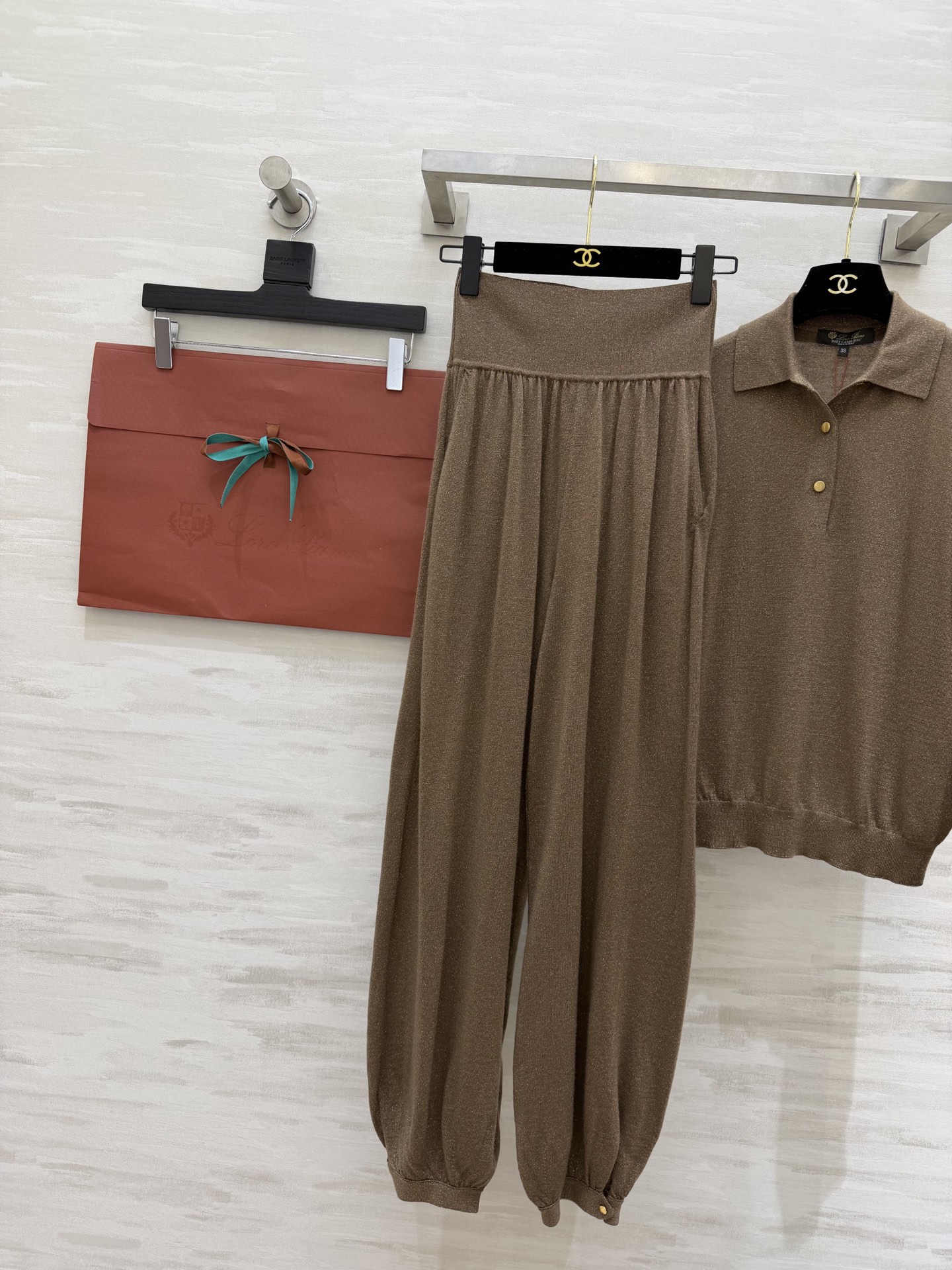 #Loro Pian♡²⁶新款罗纹羊绒真丝套装 依旧是最细腻的定制羊绒纱线 最简单的老钱风搭配 经典九分