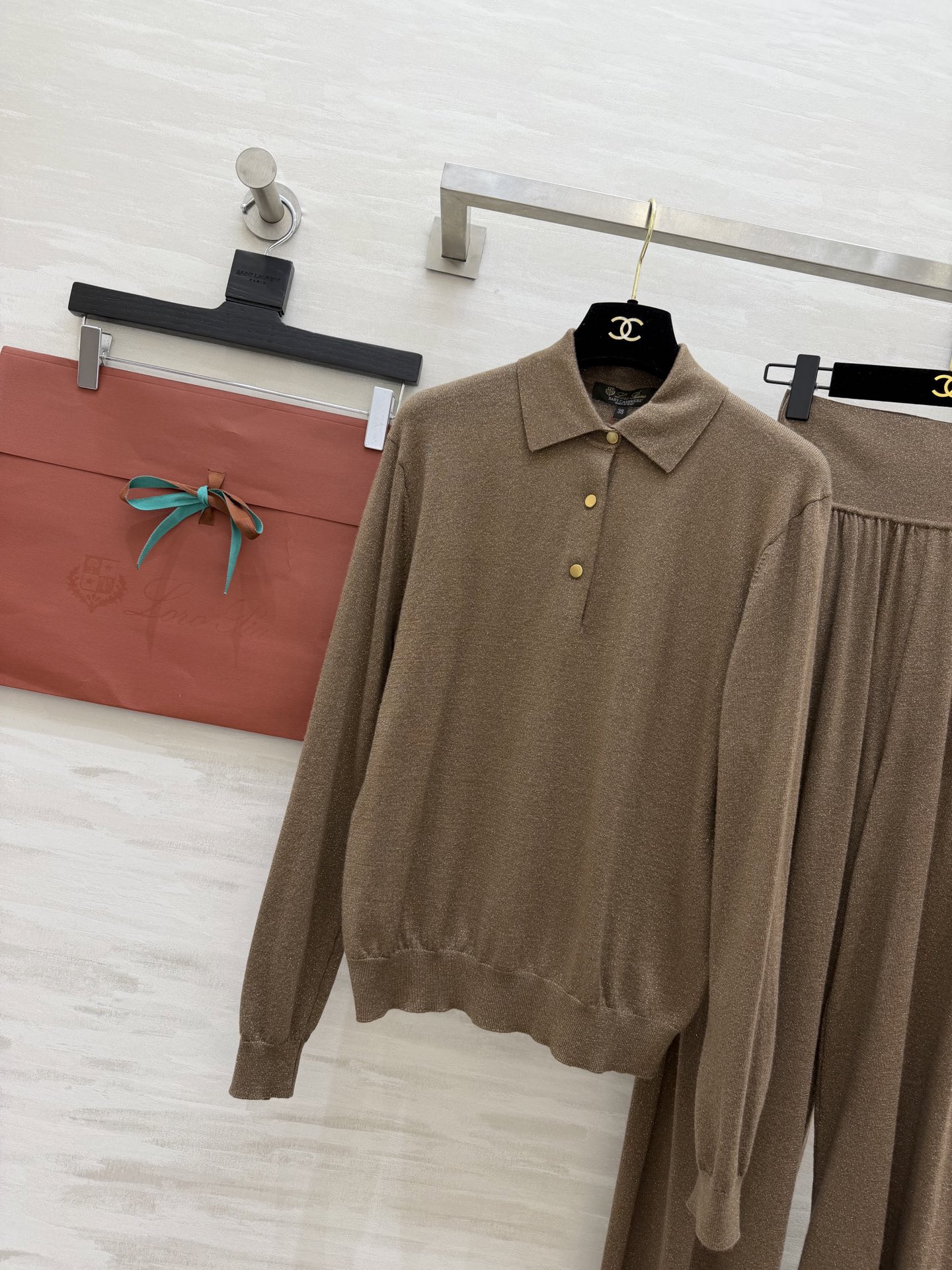 #Loro Pian♡²⁶新款罗纹羊绒真丝套装 依旧是最细腻的定制羊绒纱线 最简单的老钱风搭配 经典九分