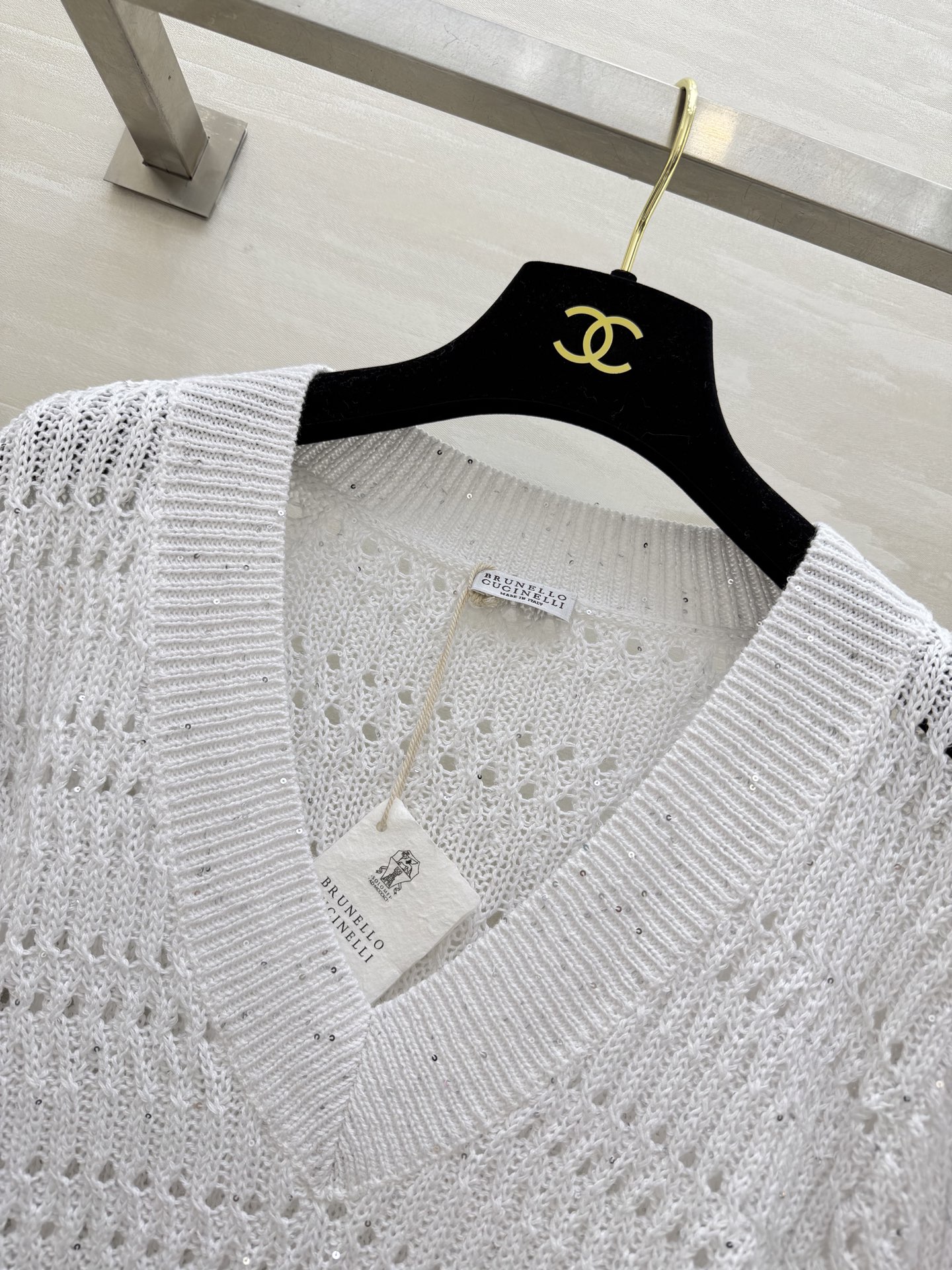 #Brunello Cucinell♡²⁶ss V领镂空针织 干干净净的白色治愈系 定制亚麻亮片纱线🧶 