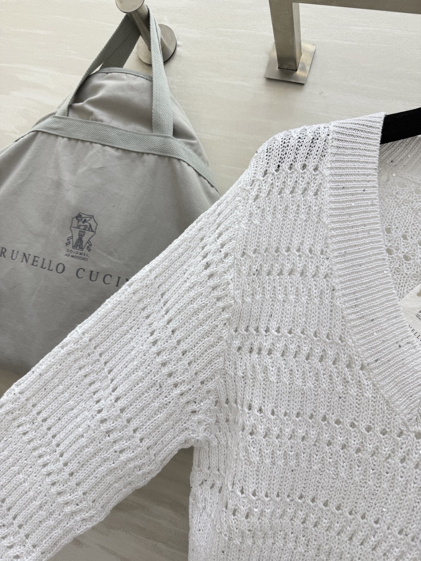 #Brunello Cucinell♡²⁶ss V领镂空针织 干干净净的白色治愈系 定制亚麻亮片纱线🧶 