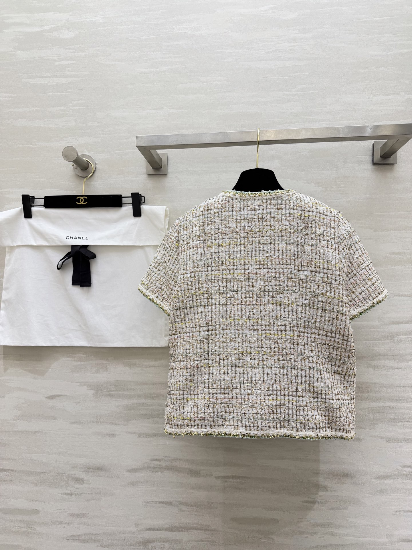 #Chane♡²⁶C度假系列 宝石点缀编织花呢上衣 将法式优雅与意式浪漫融合 🎨色彩丰富 晕染出意大利夏