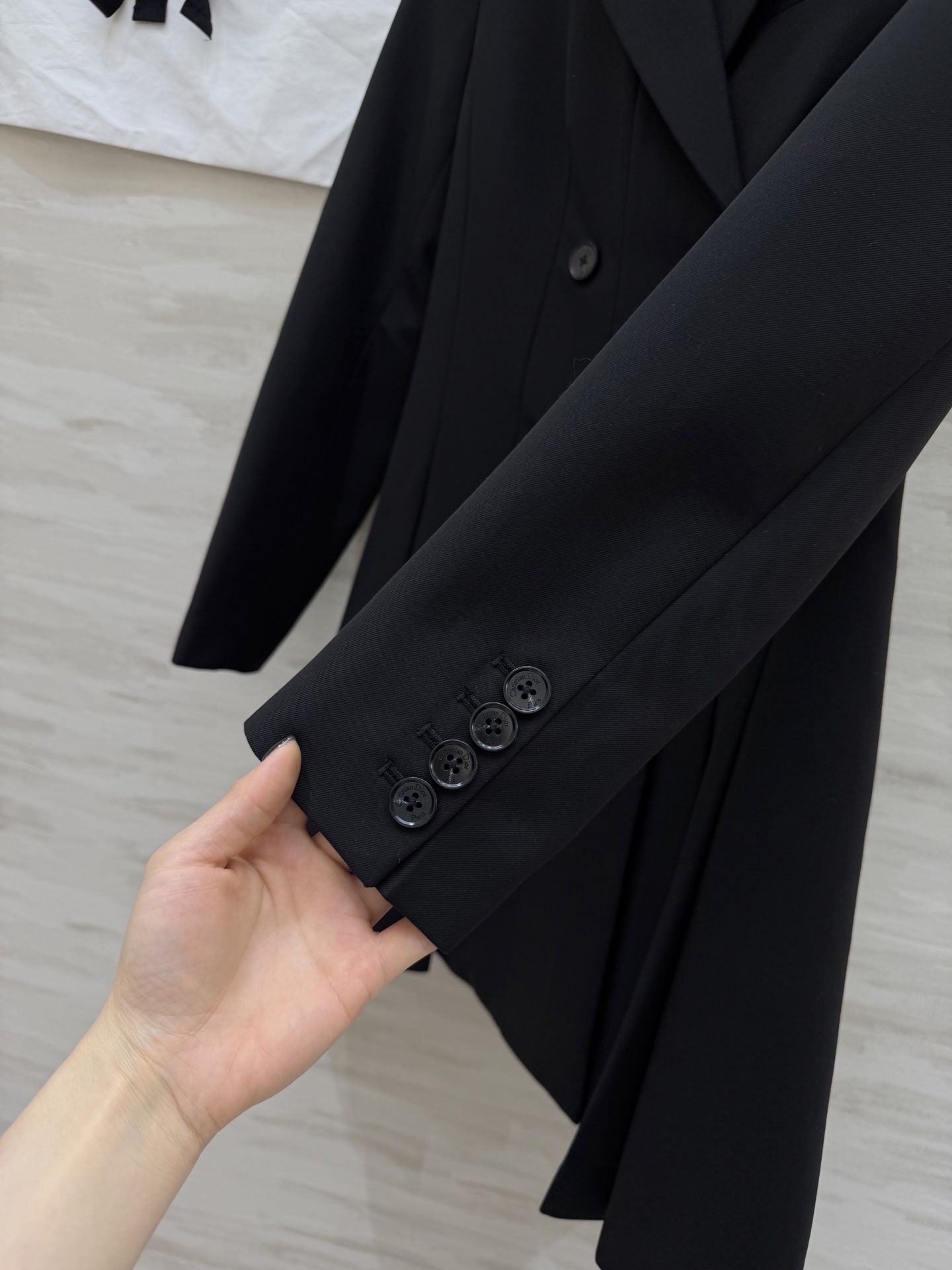 #Dio♡²⁶新款西装式连衣裙 利落剪裁 × 百褶裙摆西装裙的高级感 藏在每一处剪裁里 灰调温柔 黑调利