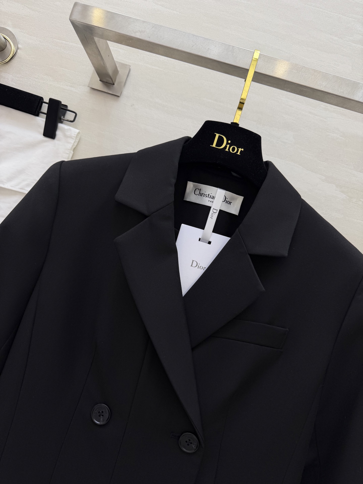 #Dio♡²⁶新款西装式连衣裙 利落剪裁 × 百褶裙摆西装裙的高级感 藏在每一处剪裁里 灰调温柔 黑调利