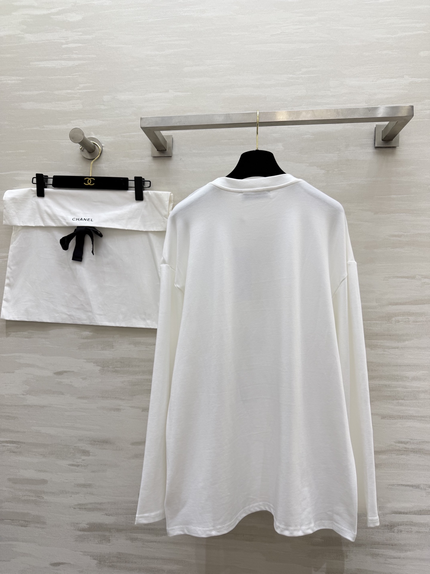 ✨ 把星空和温柔穿在身上#Chane♡²⁶星空刺绣长袖Tee软fufu纯棉面料，贴肤又透气手绘感星球、星