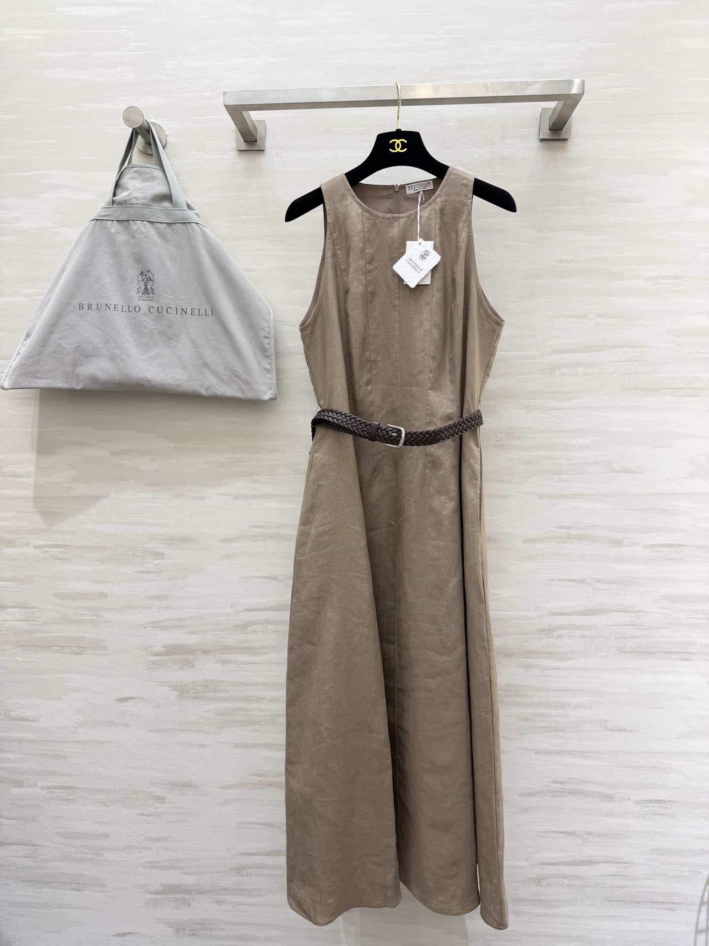 Brunello Cucinell♡²⁶ 无袖亚麻连衣裙 自带呼吸感的亚麻面料 透气又垂坠 圆领+无袖设