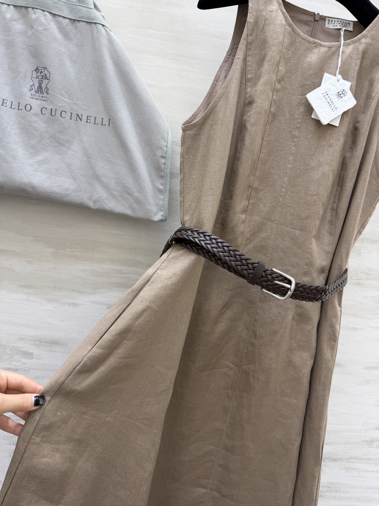 Brunello Cucinell♡²⁶ 无袖亚麻连衣裙 自带呼吸感的亚麻面料 透气又垂坠 圆领+无袖设
